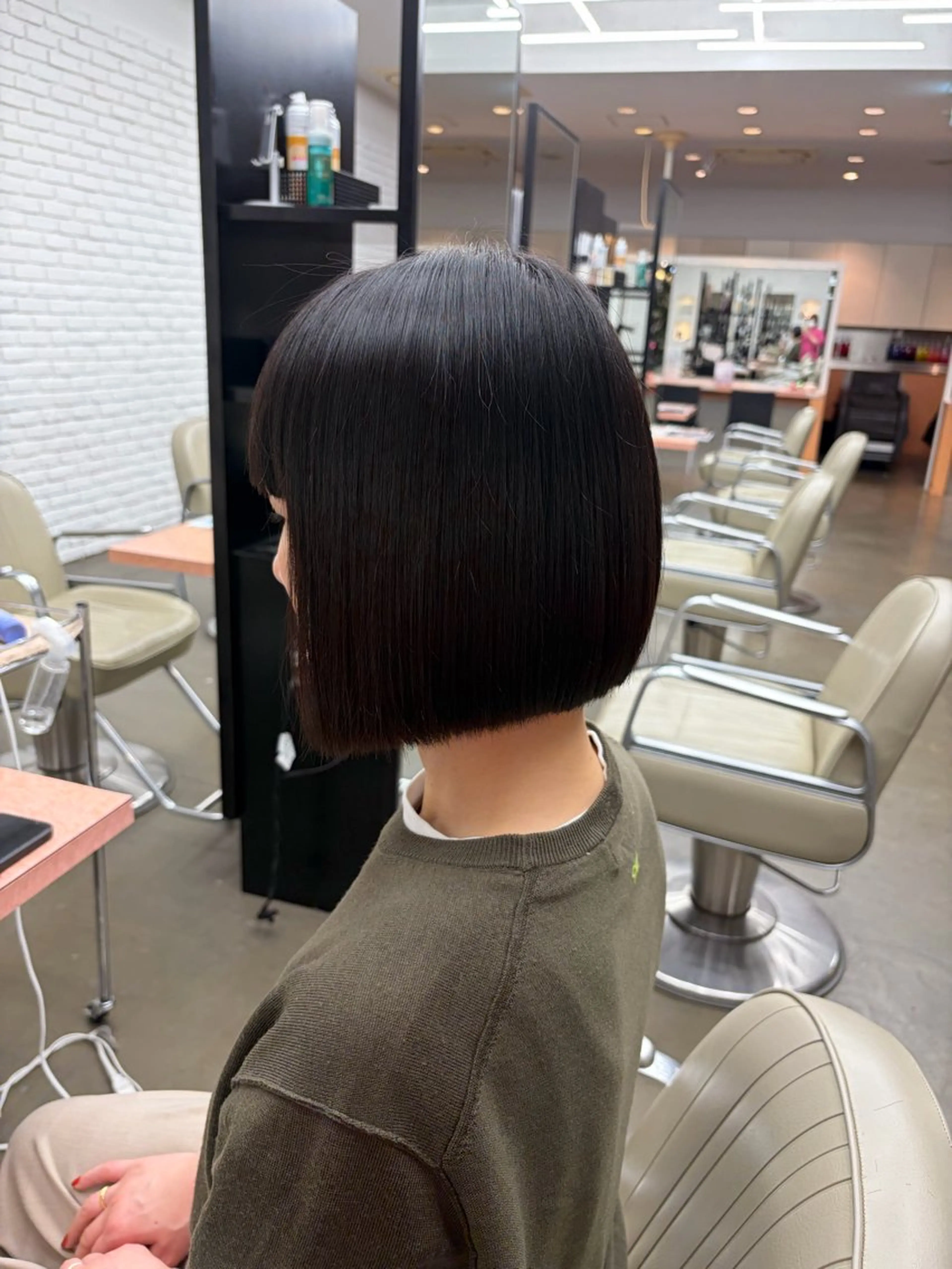 ショート 切りっぱなしボブ ボブ DIFINOaoyama所属・🎧ayaka/ボブ /透明感カラー🩵のヘアスタイル