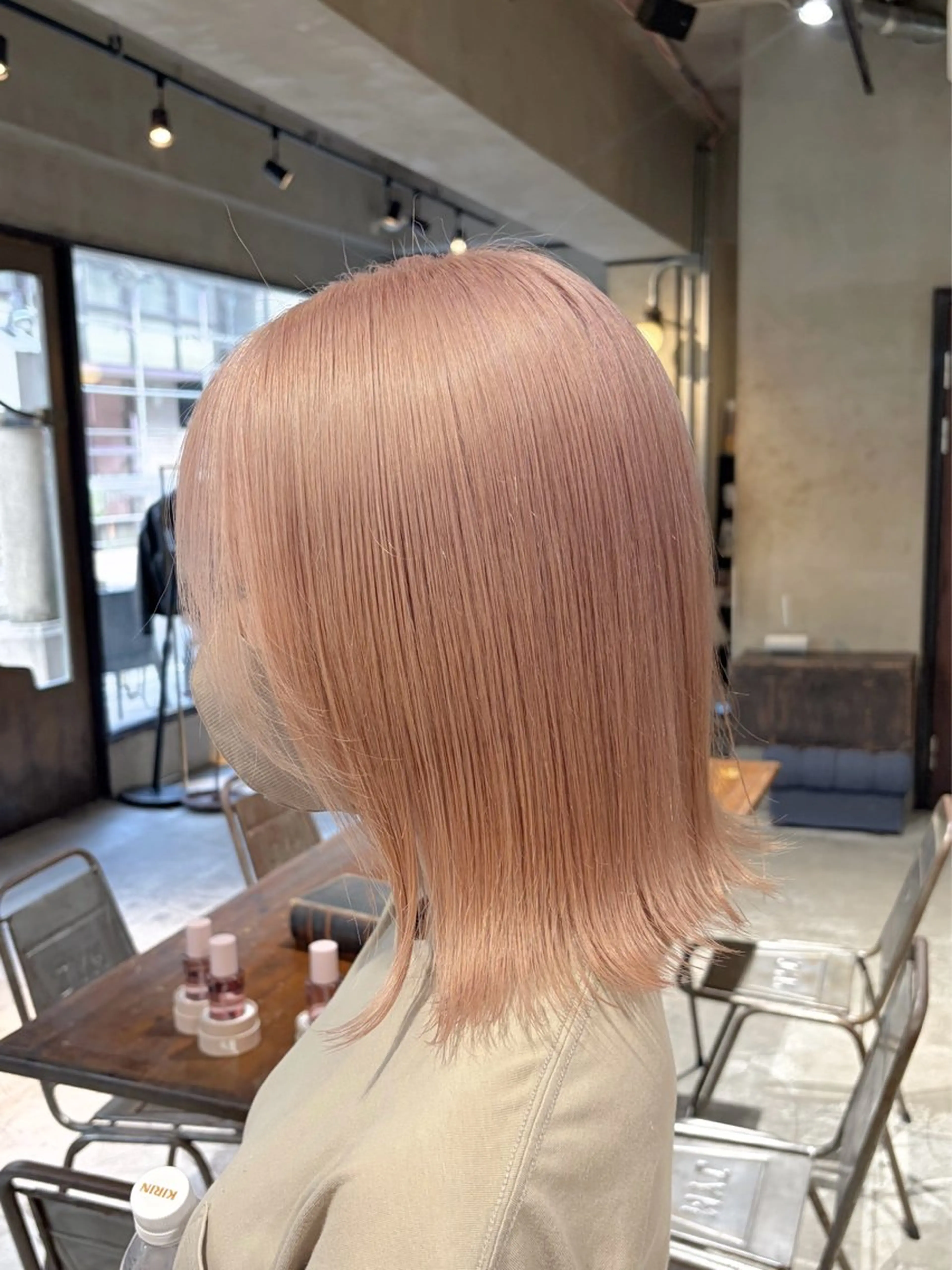 ミディアム カラー ベージュカラー ブロンド ハイトーンカラー ハイトーンベージュ ミルクティーベージュ ヘアカラー トリートメント ヘアセット 似合わせベージュ 🍯ayumi🍯のヘアスタイル