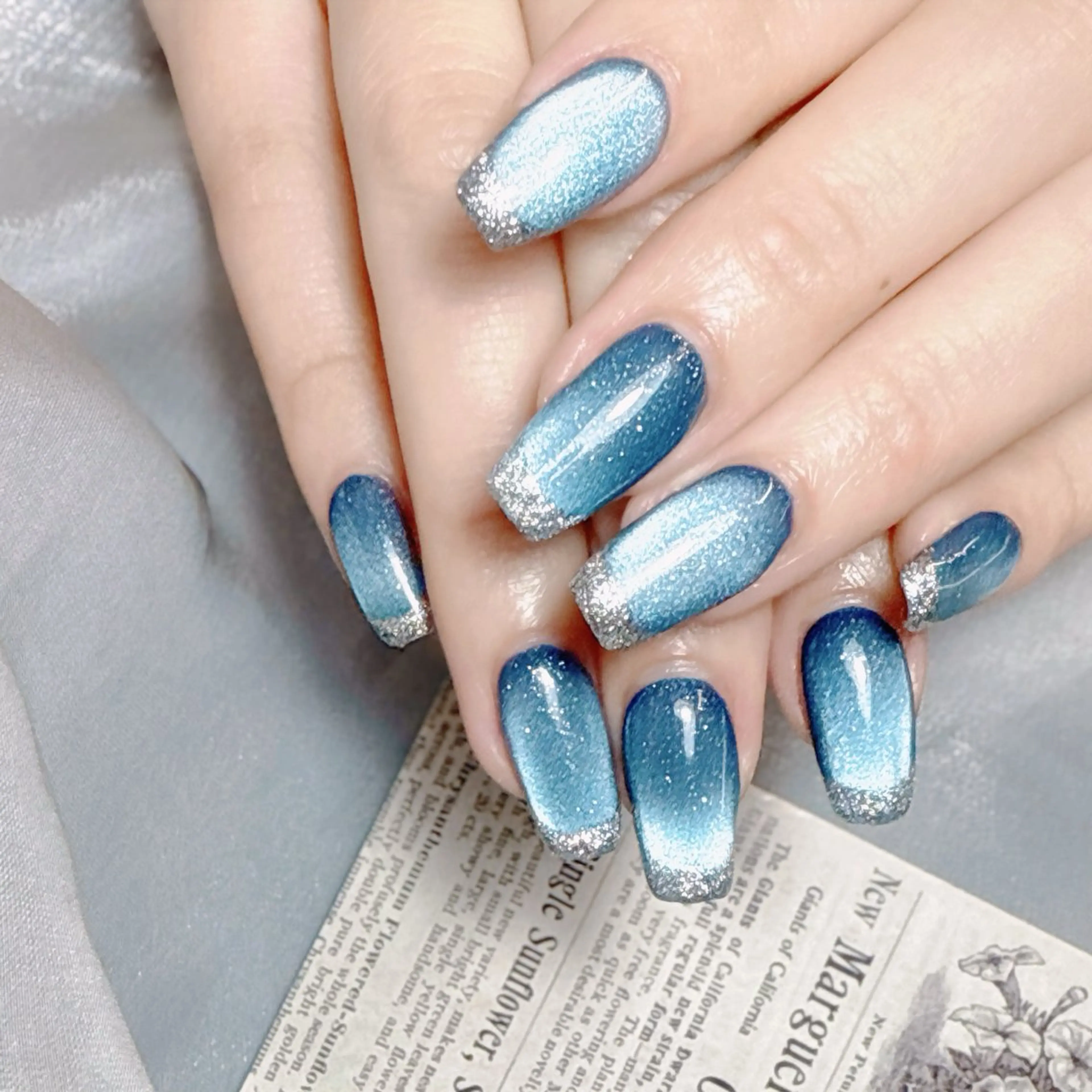 ネイル ハンドネイル グロー ネイルのネイルデザイン