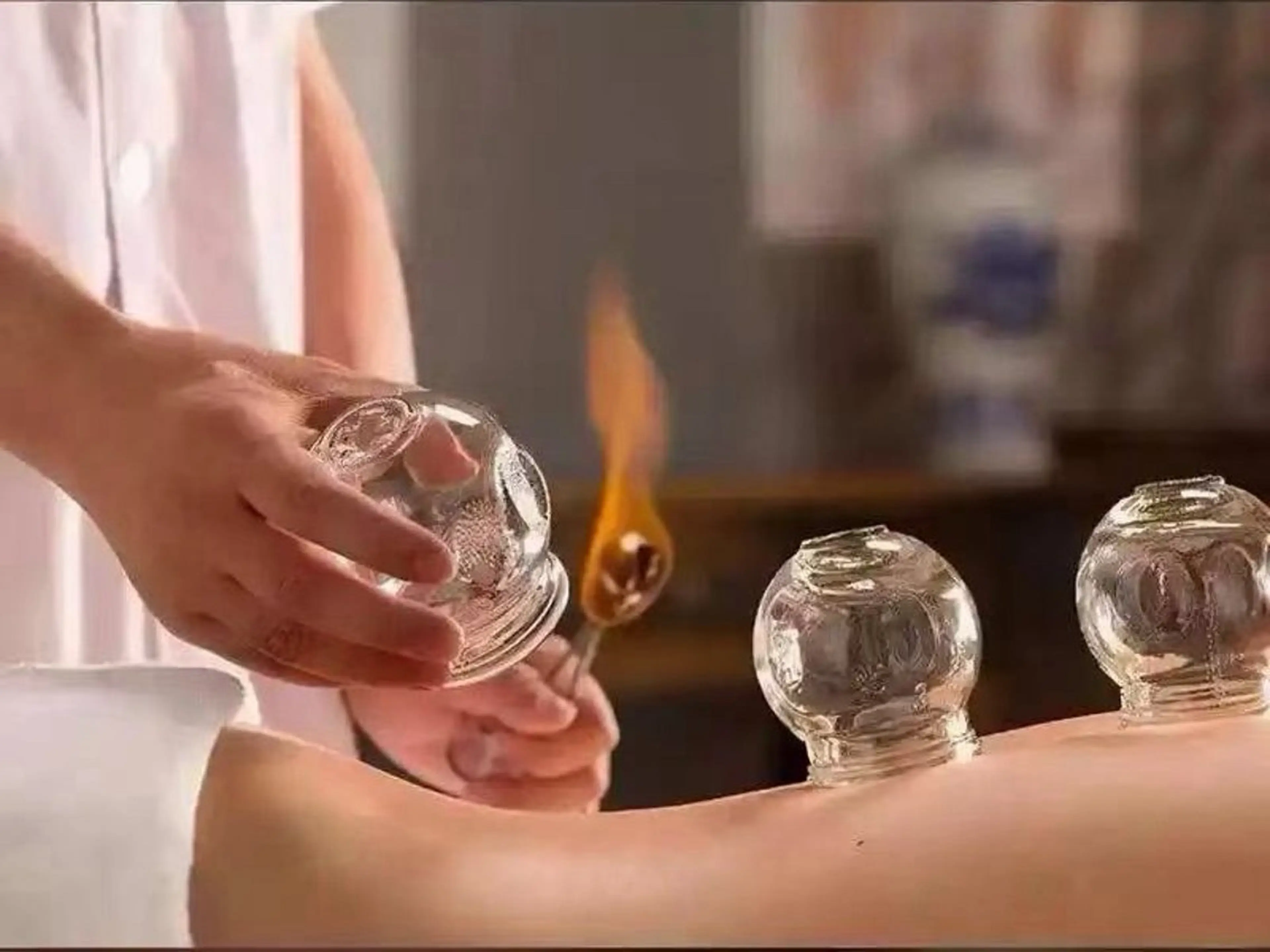 「✨吸い出すだけじゃない✨ 魔法の吸引デトックスカッピング(30分)」の写真