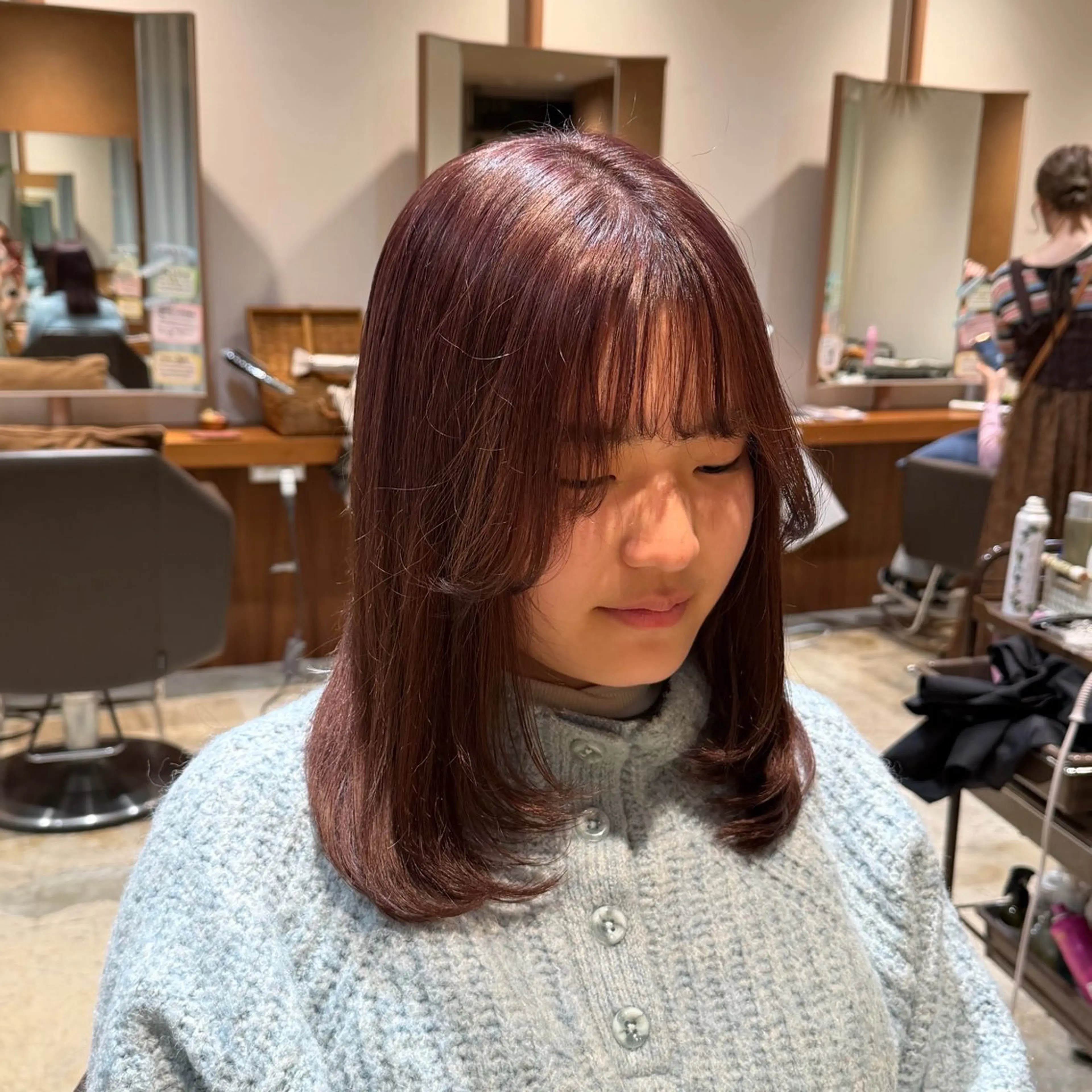 ミディアム カラー ヘアアレンジ ベージュカラー ブリーチ ラベンダーカラー ラベンダーベージュ レイヤーカット 中山 紗希のヘアスタイル