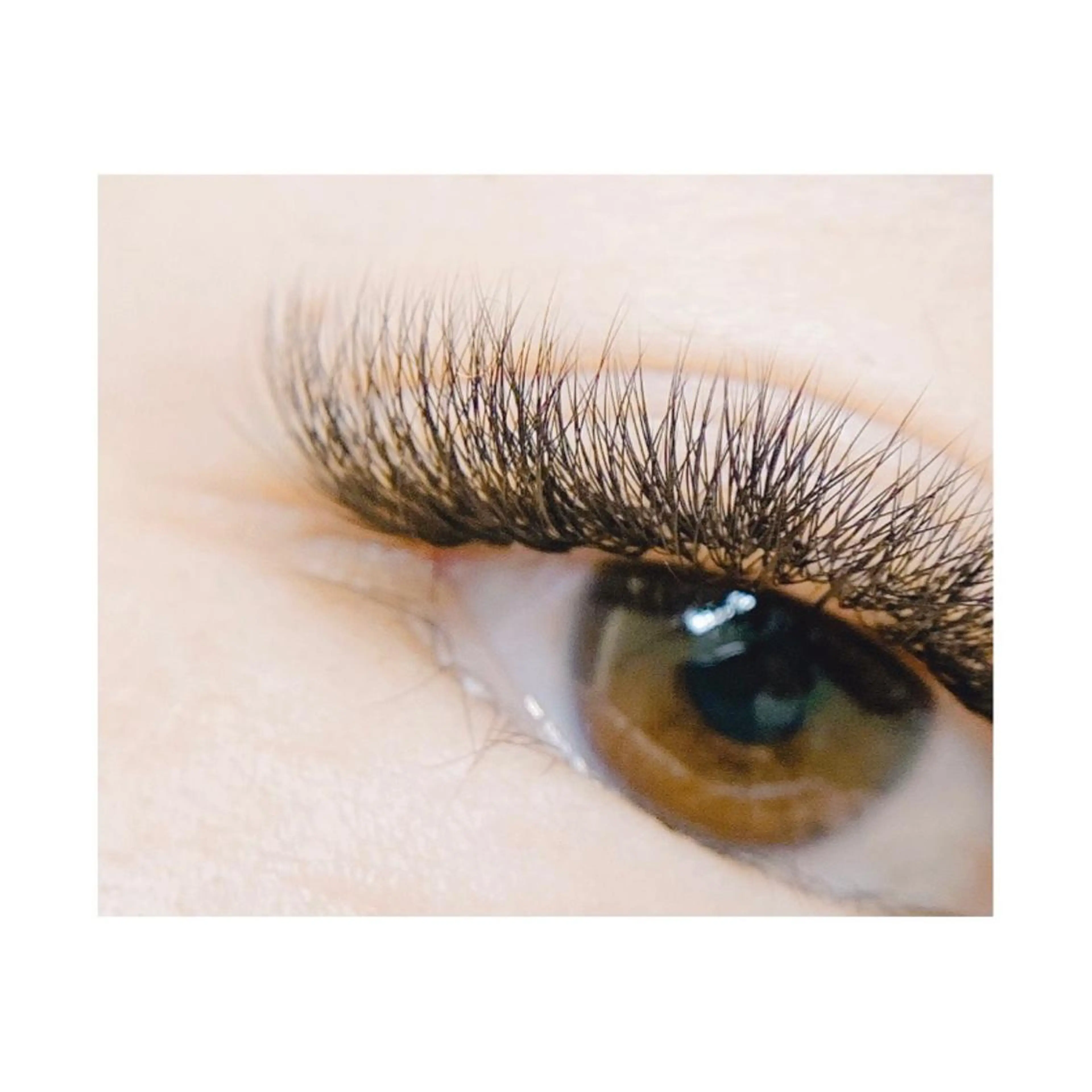 初回他店オフ無料 ボリュームラッシュ 120束 (約360本) (オフ込み・コーティング・アイシート付)の写真