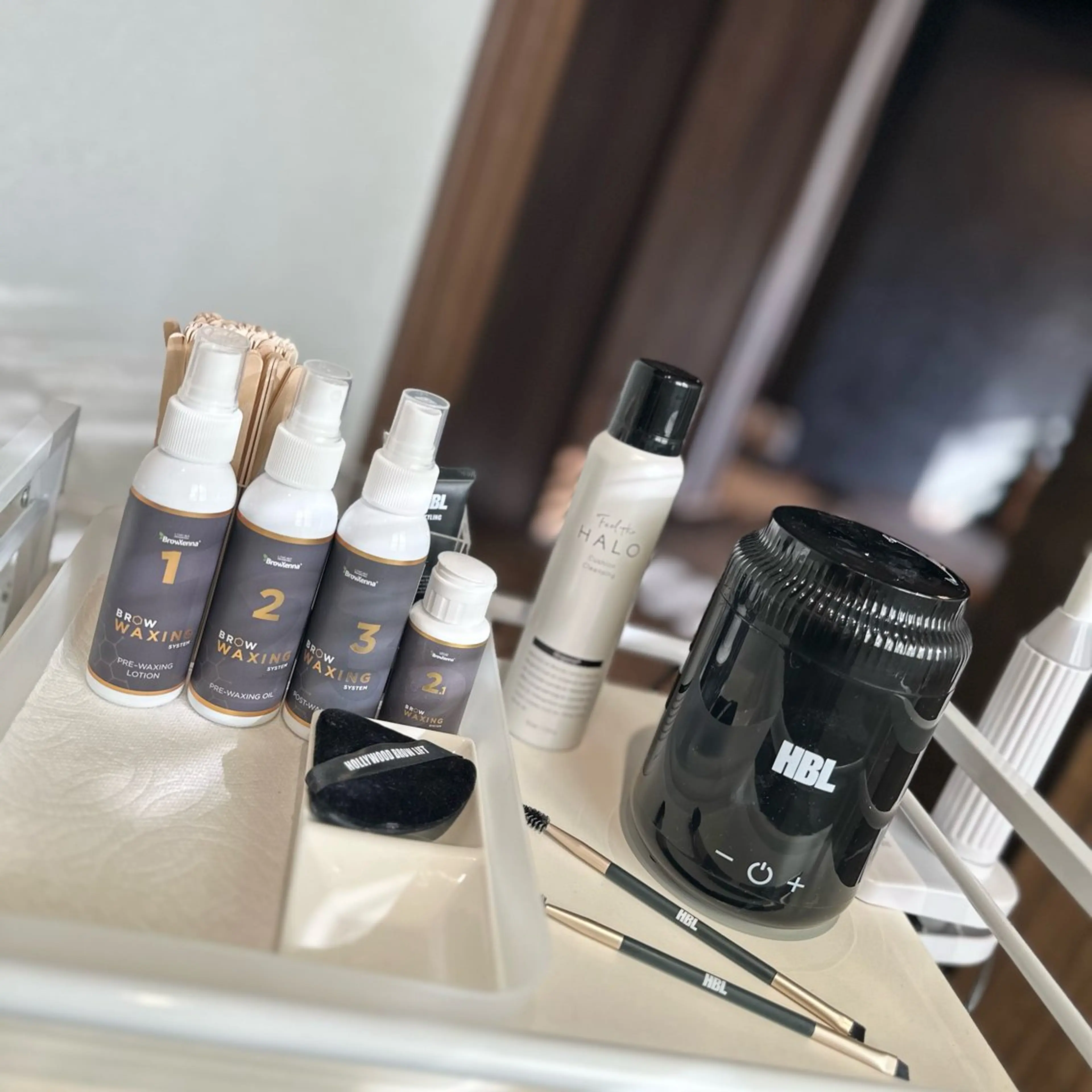 メンズ アイブロウ メンズパーマ ハリウッドブロウリフト メンズアイブロウ 眉毛ワックス脱毛 ワックス脱毛 その他(アイブロウ) enn. 【眉毛/ネイル】のネイルデザイン