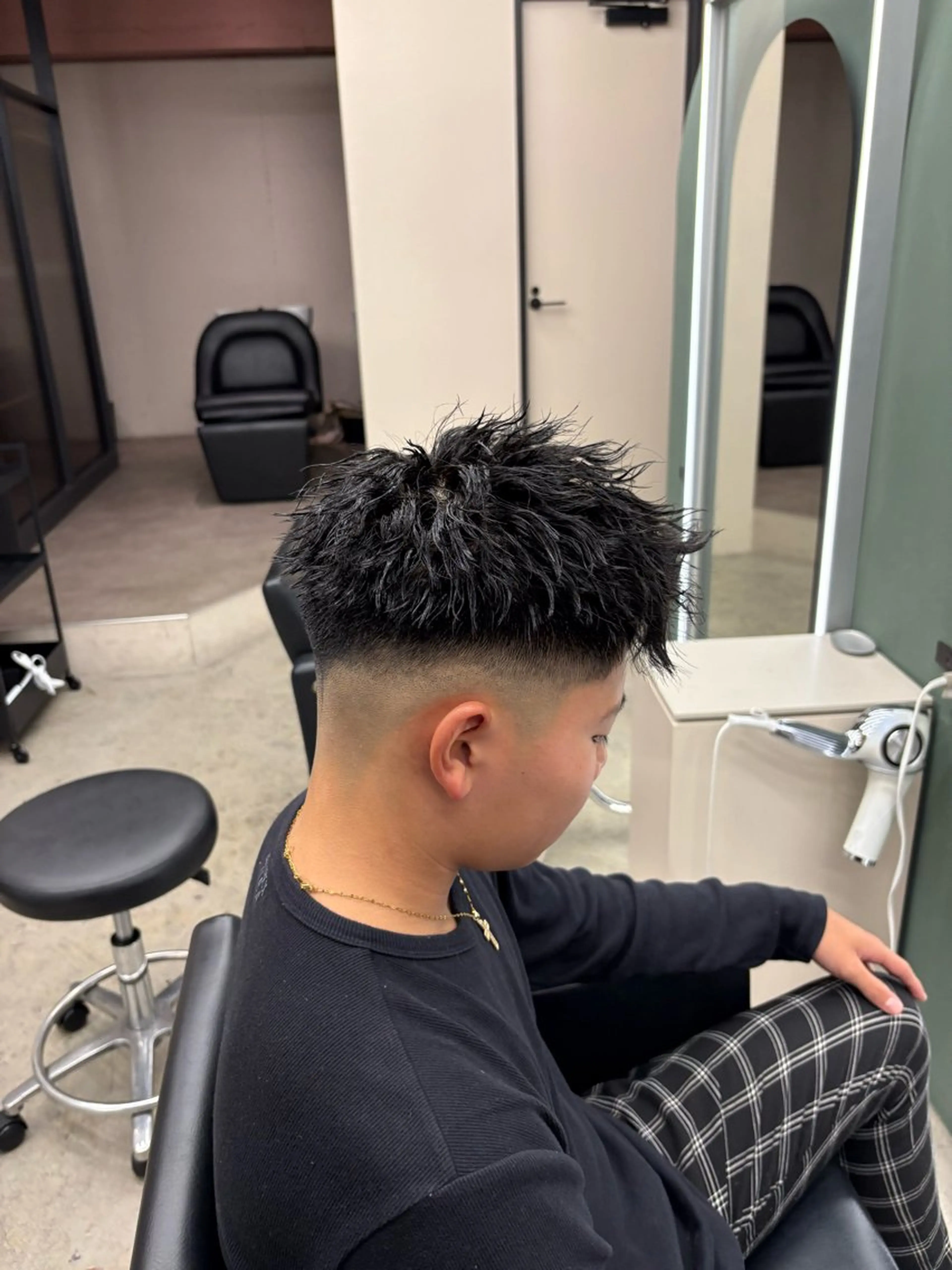 パーマ メンズ パーマ 海瑠万／メンズパーマ ／ブリーチ／フェードのヘアスタイル