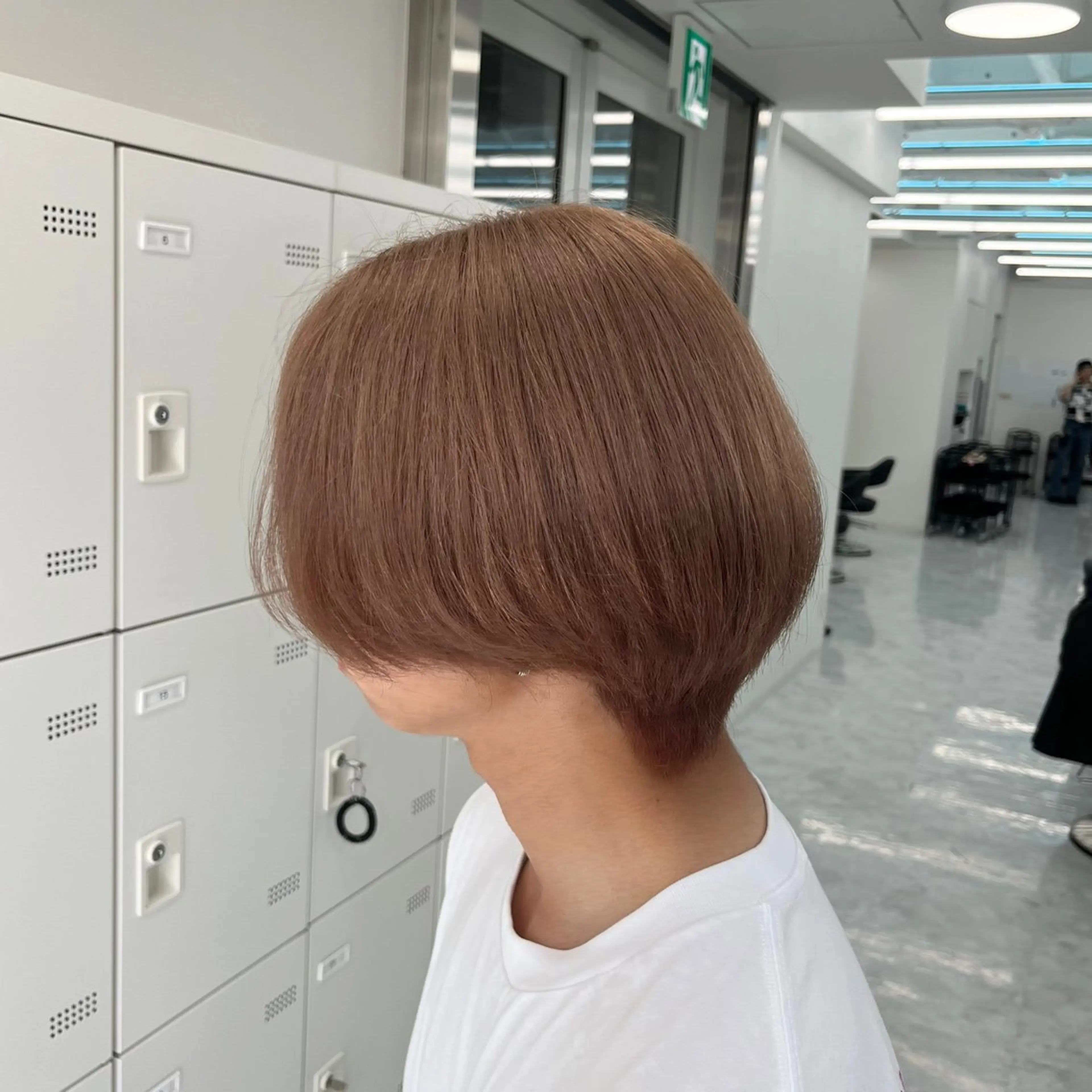 カラー メンズ メンズブリーチ メンズハイトーン メンズ韓国風 ベージュカラー ブリーチ ヘアカラー トリートメント ケアブリーチ/ 髪質改善/上質艶髪のヘアスタイル