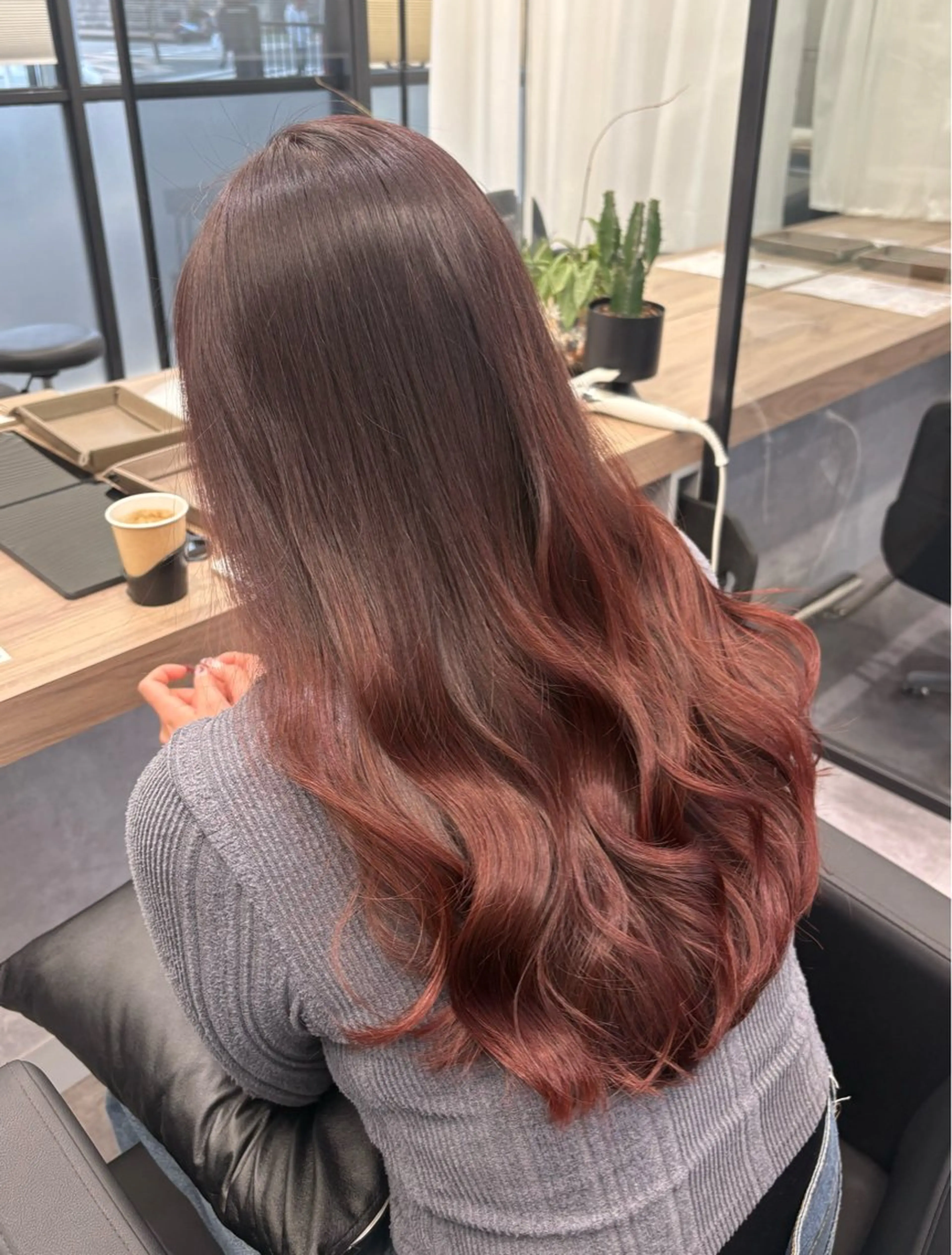 ロング カラー カット ヘアカラー Nail &Beauty by UNO伊勢原所属・COCO .のヘアスタイル