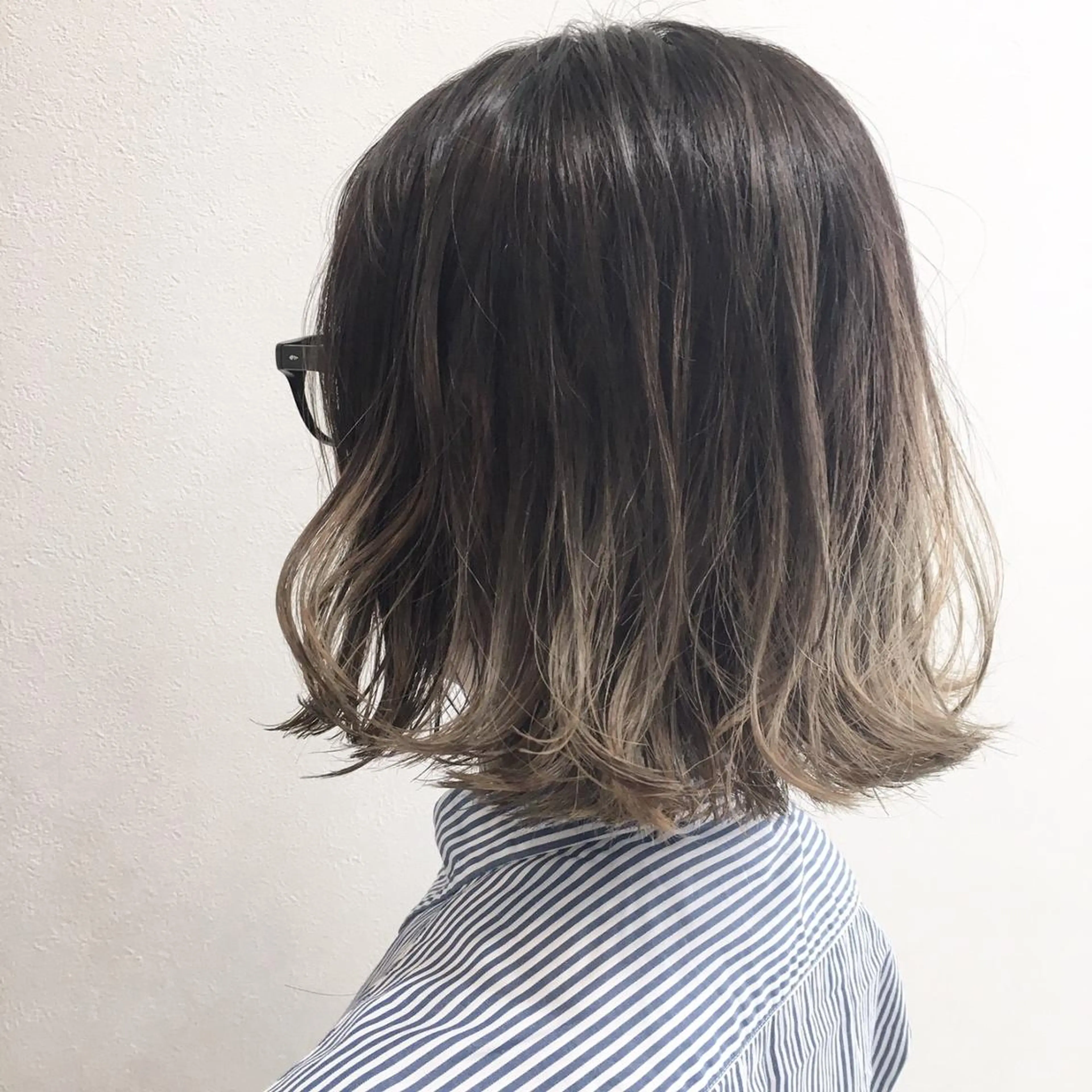 ミディアム 鈴木 奈波のヘアスタイル