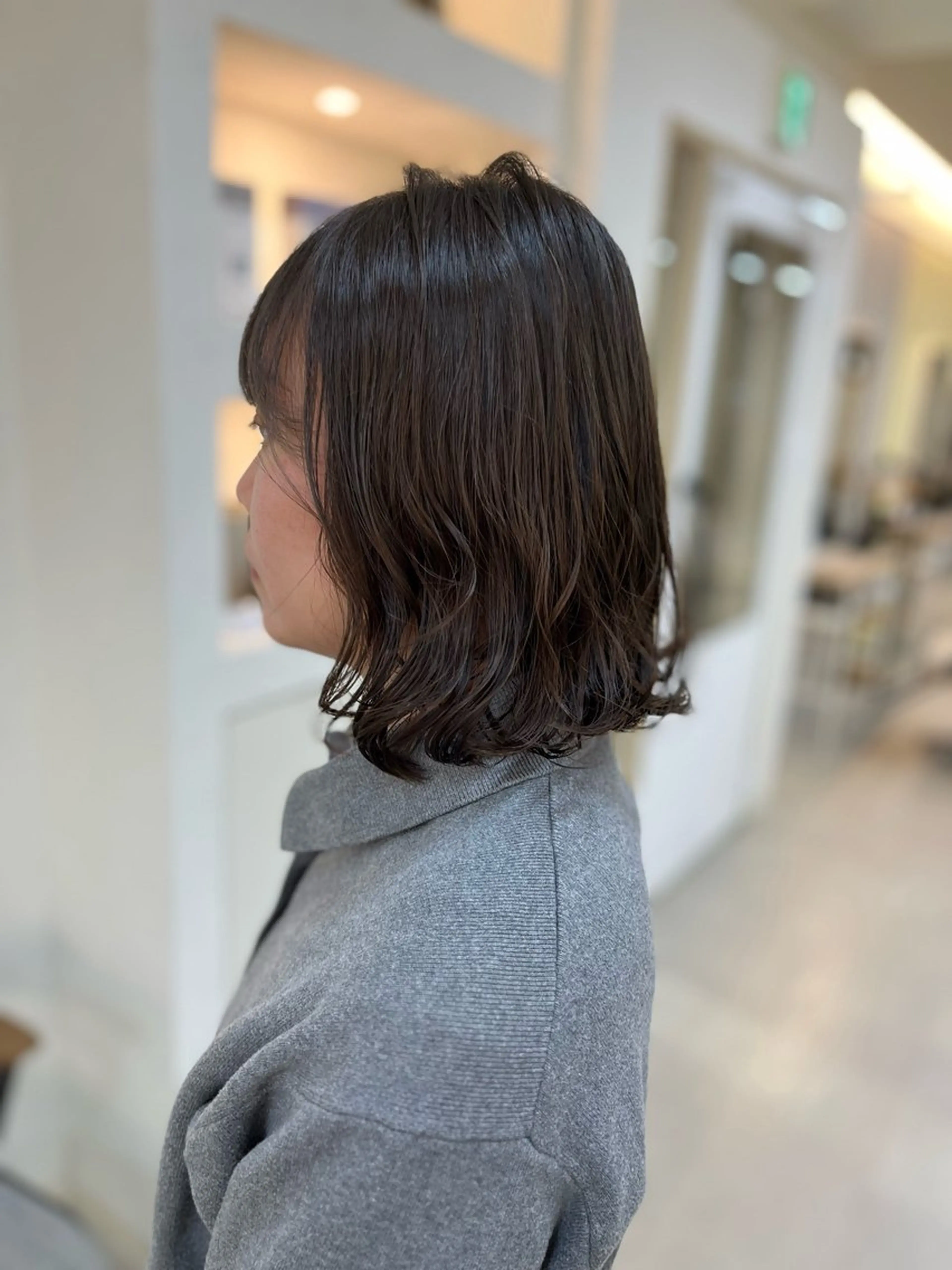 ミディアム パーマ Lamp 柏 山口 か乃 ブリーチカラーのヘアスタイル