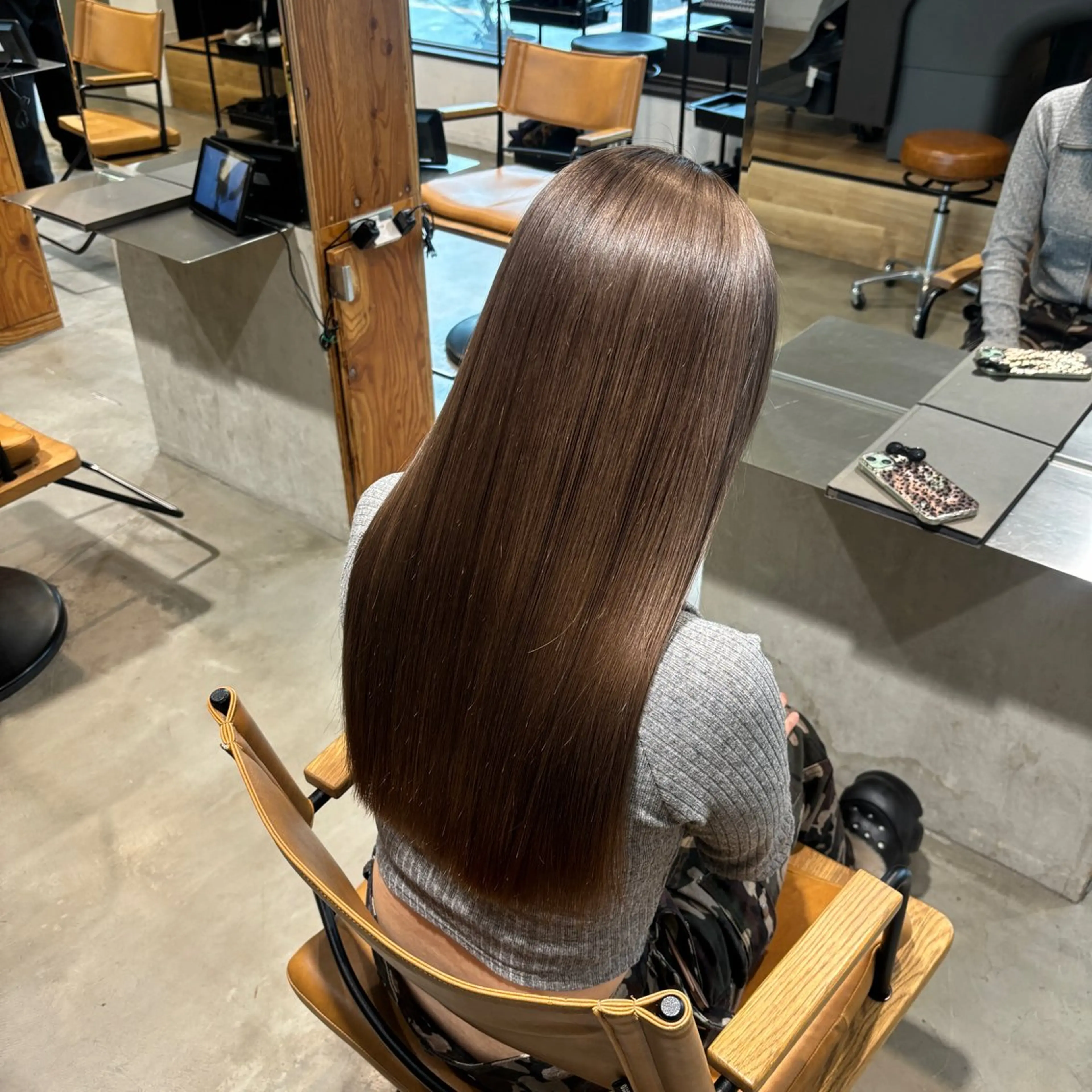 ロング カラー ベージュカラー ミルクティーベージュ ヘアカラー トリートメント 小木曽 里華のヘアスタイル