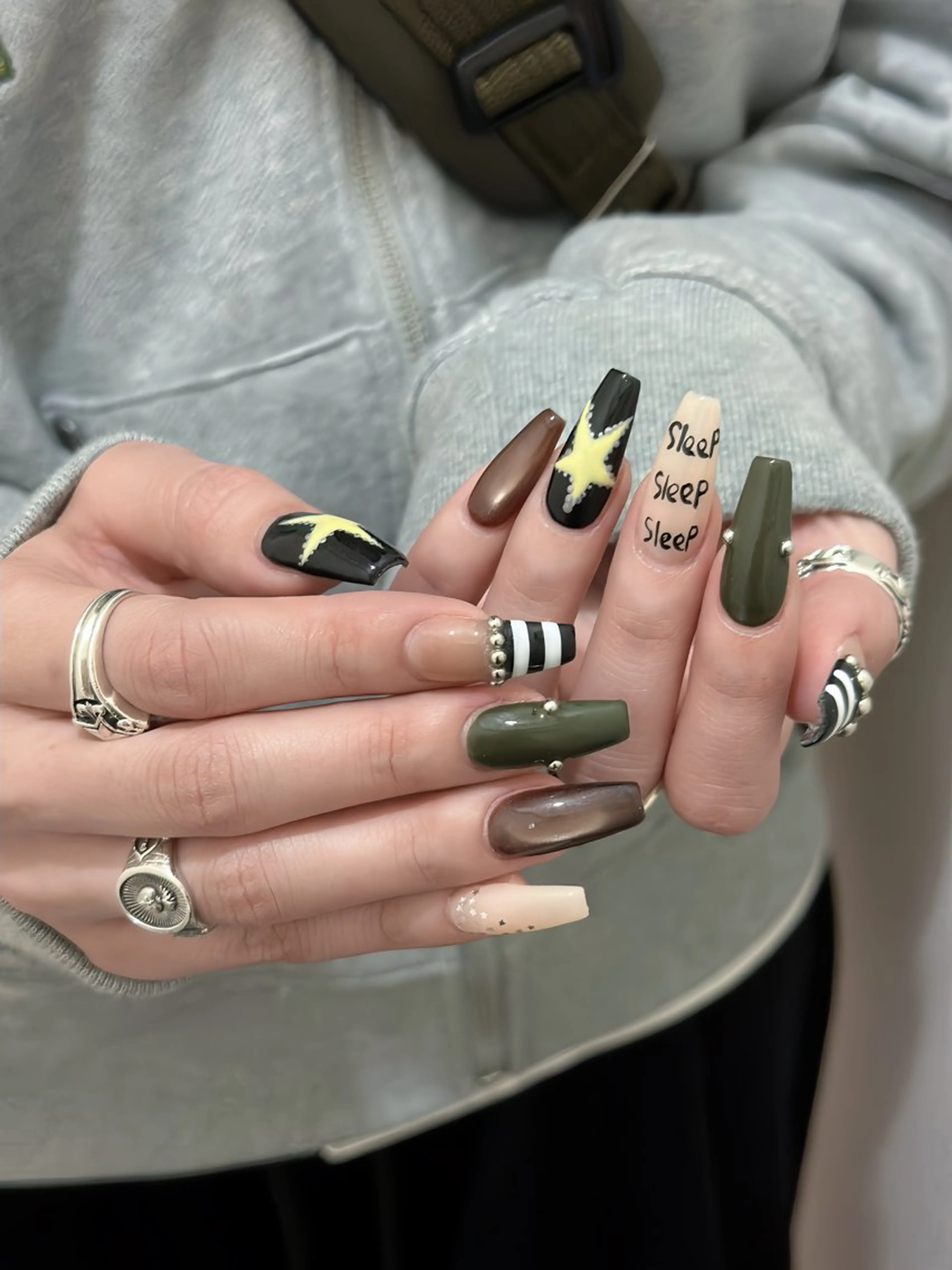 ネイル オーロラネイル ボルドー ブラウン 氷ネイル・うるうるネイル キラキラネイル ハンドネイル Julli ジュリのネイルデザイン