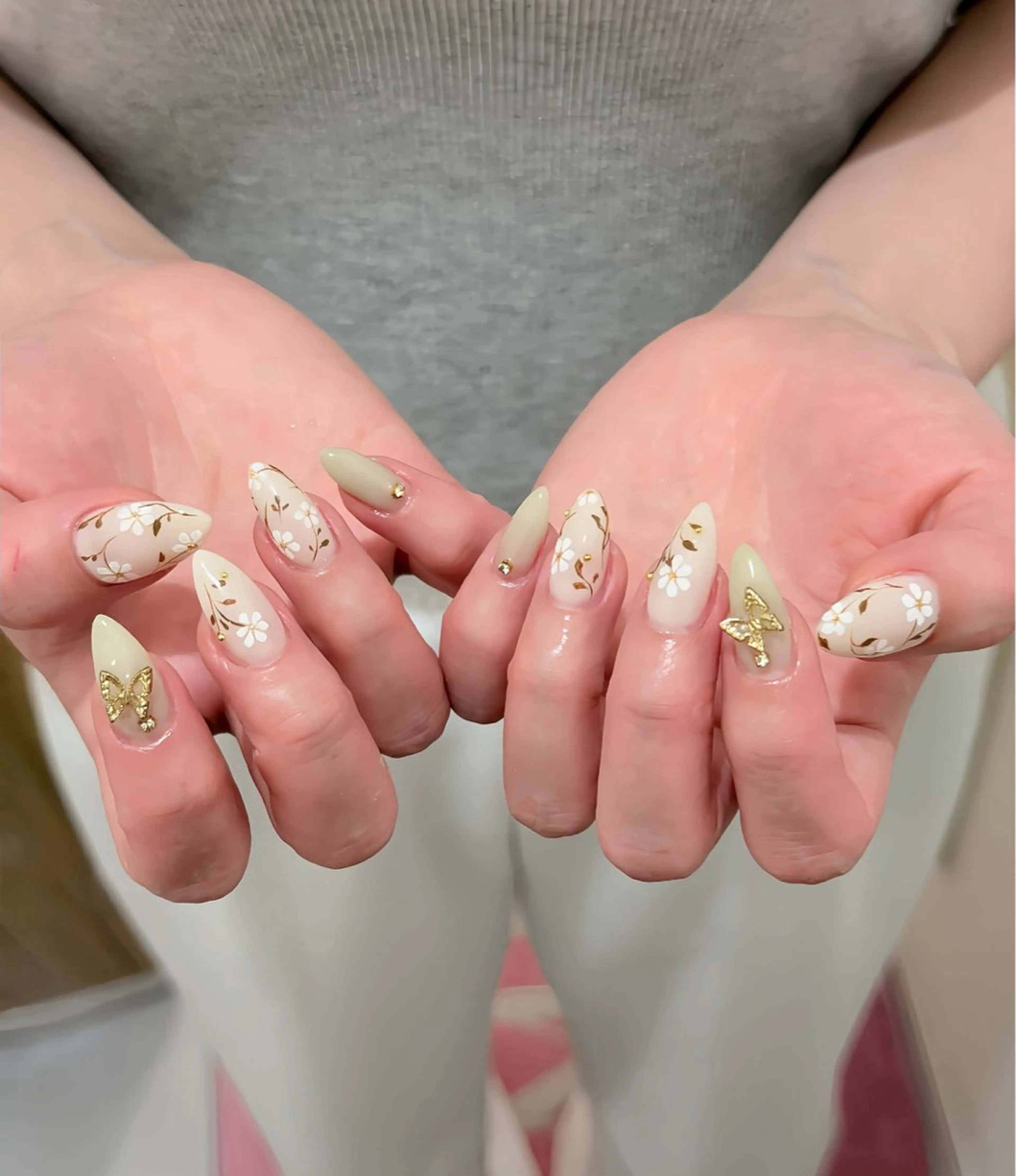 ネイル チークネイル ドット フレンチネイル グラデーション ハート ハンドネイル Julli NailStudioのネイルデザイン