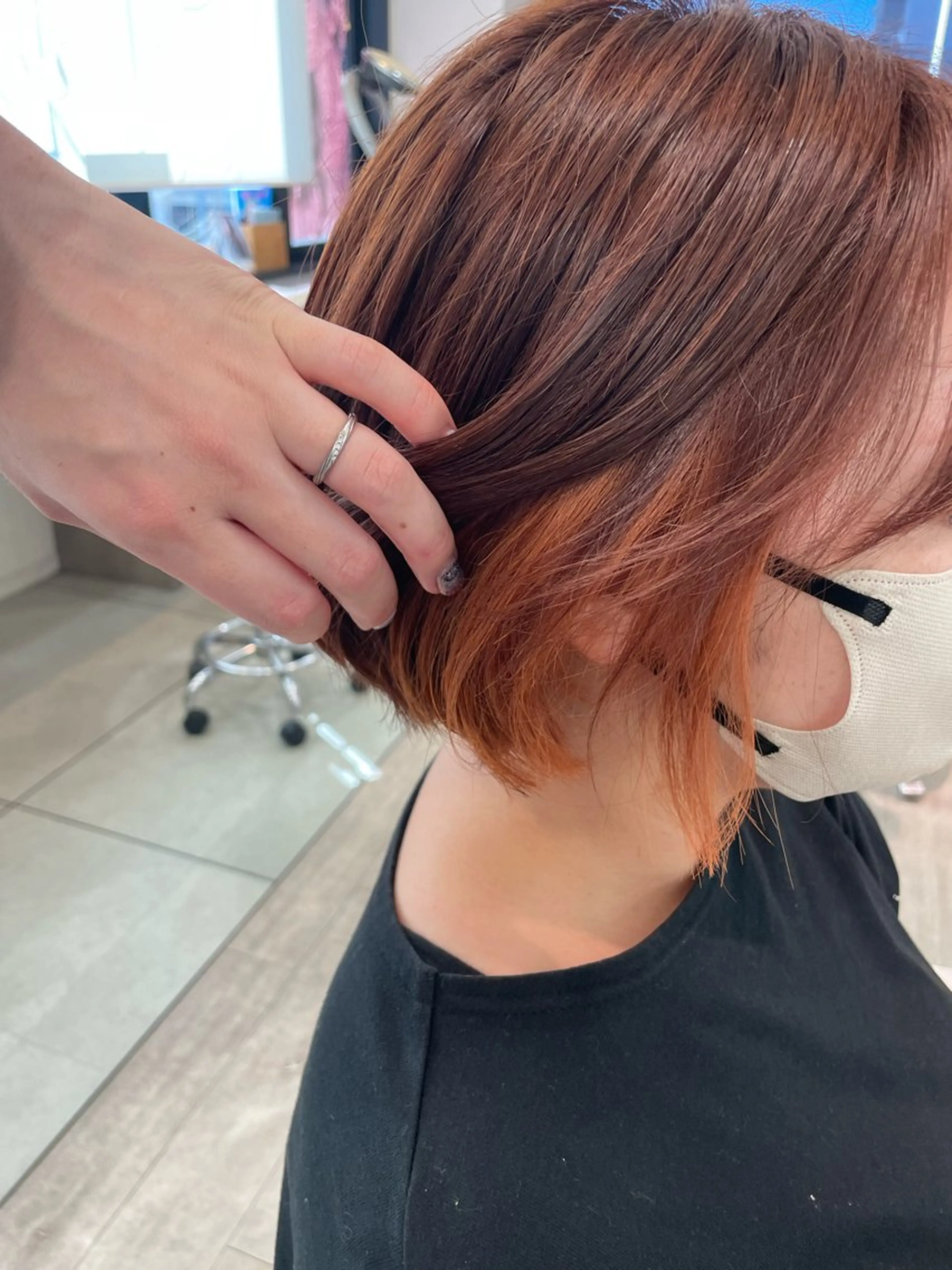 ショート カラー イヤリングカラー オレンジ カット ヘアカラー 松佐 ゆかりのヘアスタイル