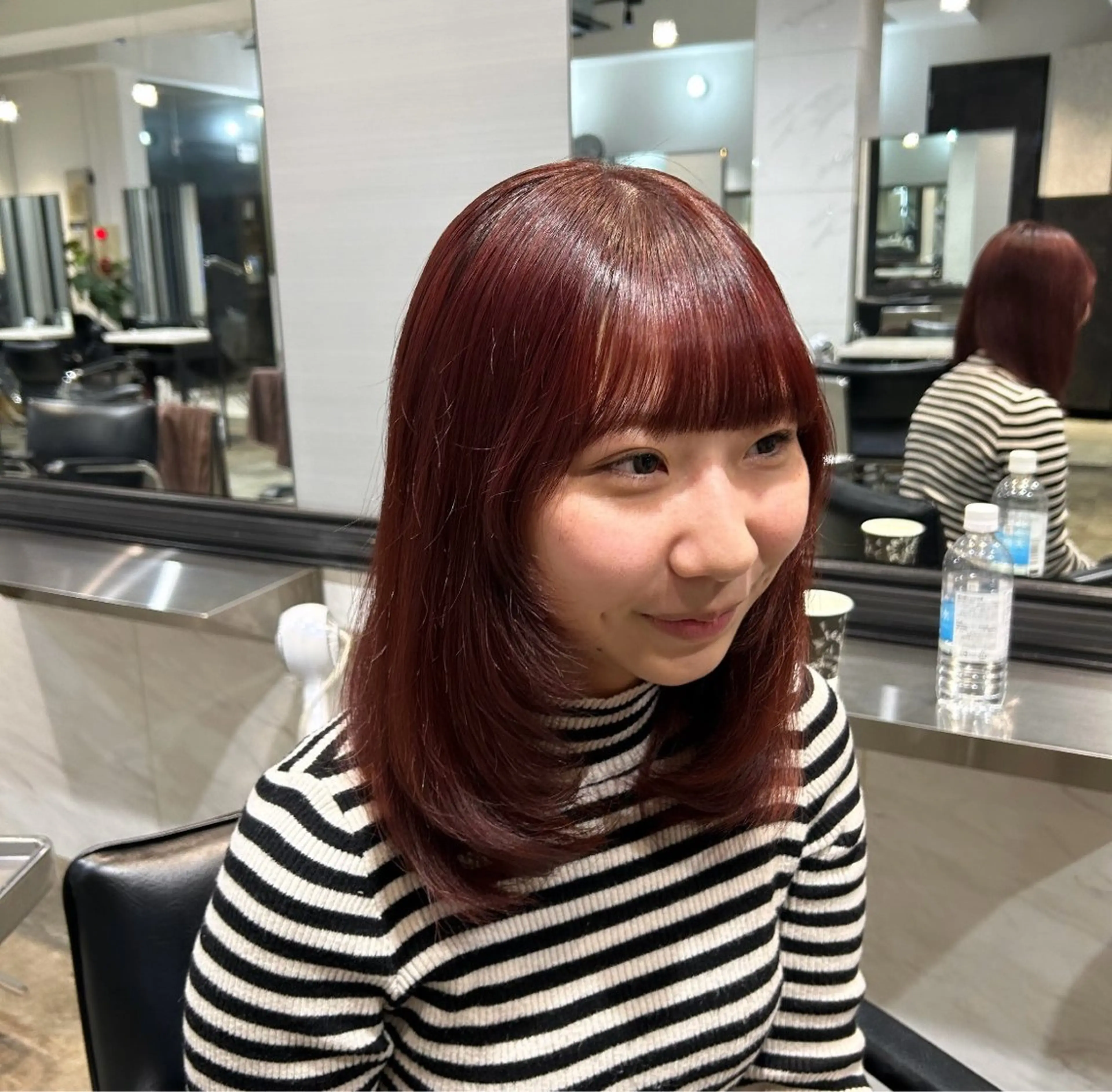 セミロング カラー レッドカラー レイヤーカット もてぎさやか👩🏻 🪄巻ける縮毛矯正のヘアスタイル