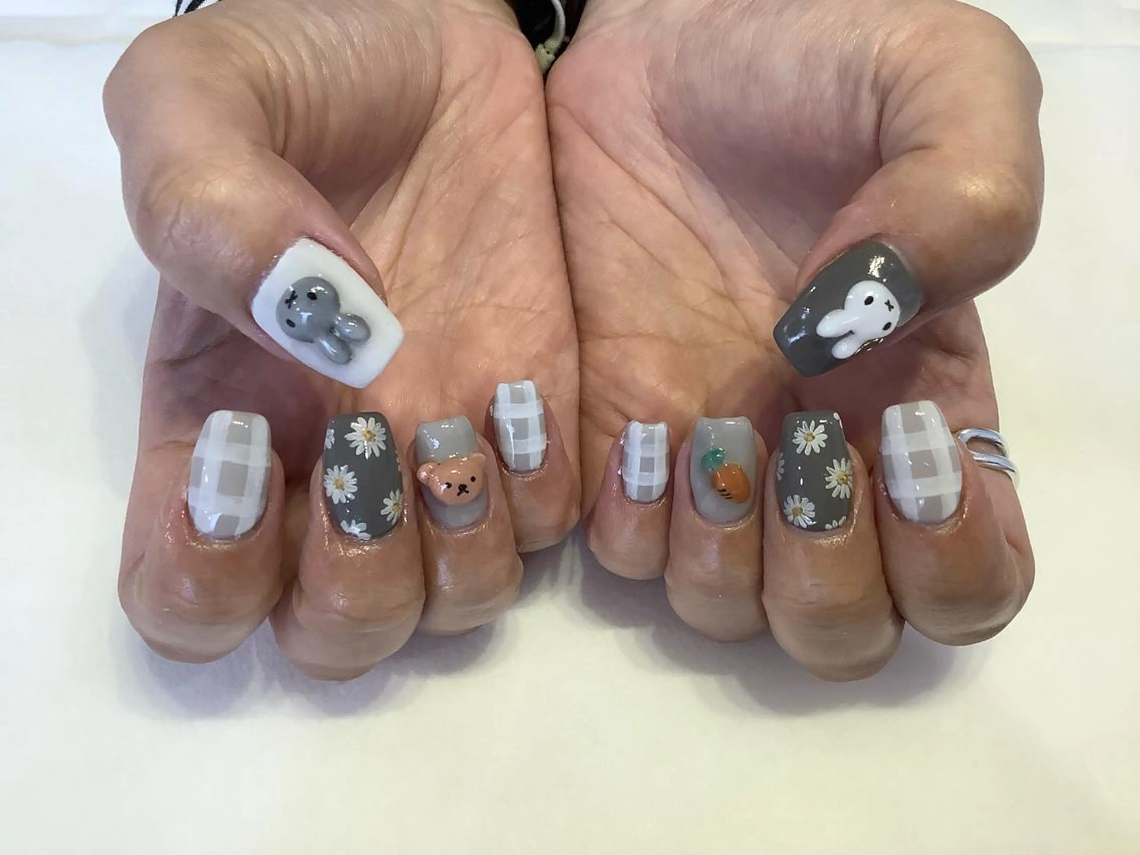 ネイル ハンドネイル 💎🐰 saki. m 🐰💎のネイルデザイン