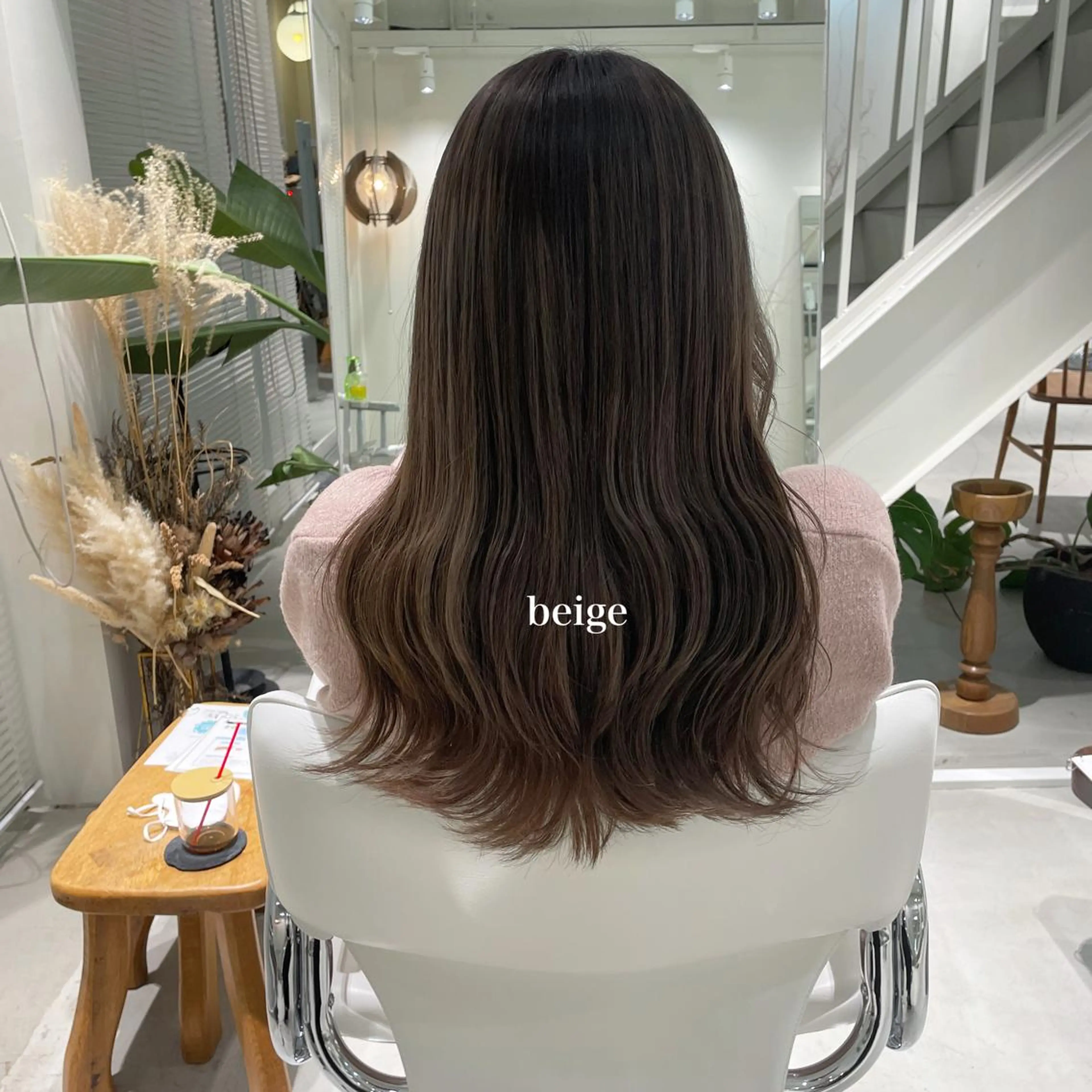 ロング カラー ベージュカラー 峯崎 葵のヘアスタイル