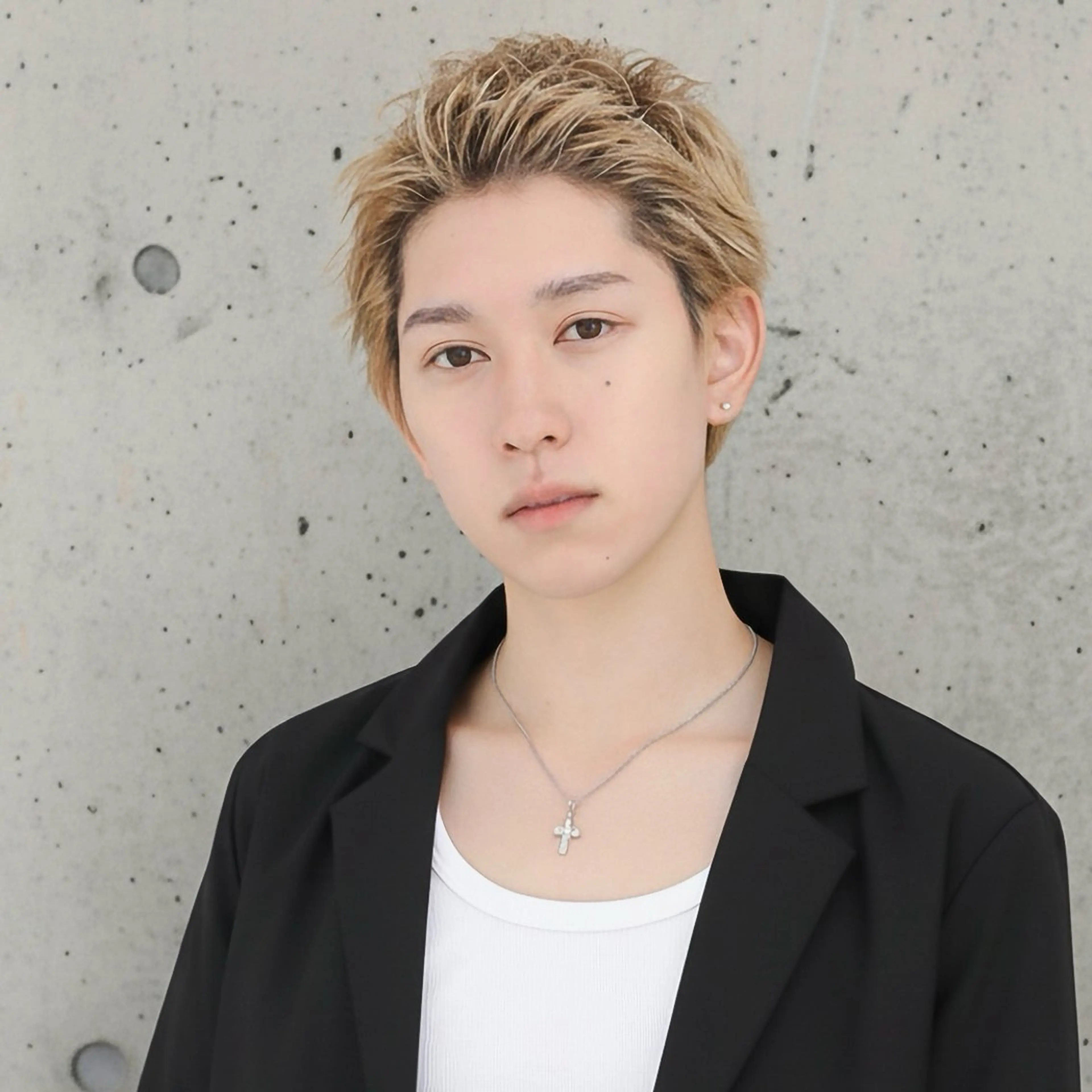 ショート カラー メンズ メンズブリーチ メンズハイトーン ブリーチ ハイトーンカラー ショートヘア カット ヘアカラー 北川 晴花のヘアスタイル