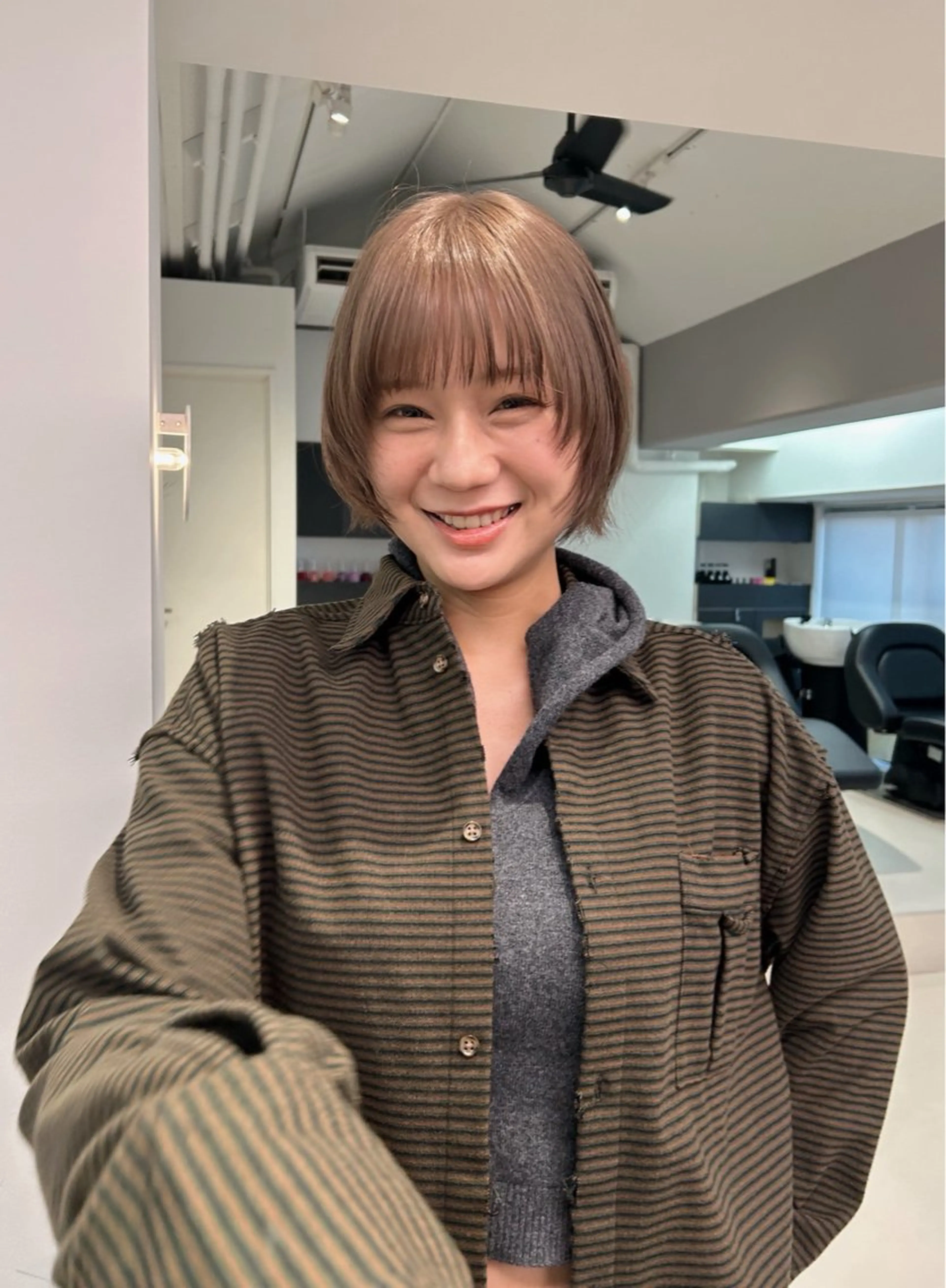 ショート カラー ヘアカラー トリートメント ハイトーンボブ 前田 表参道 グレージュのヘアスタイル