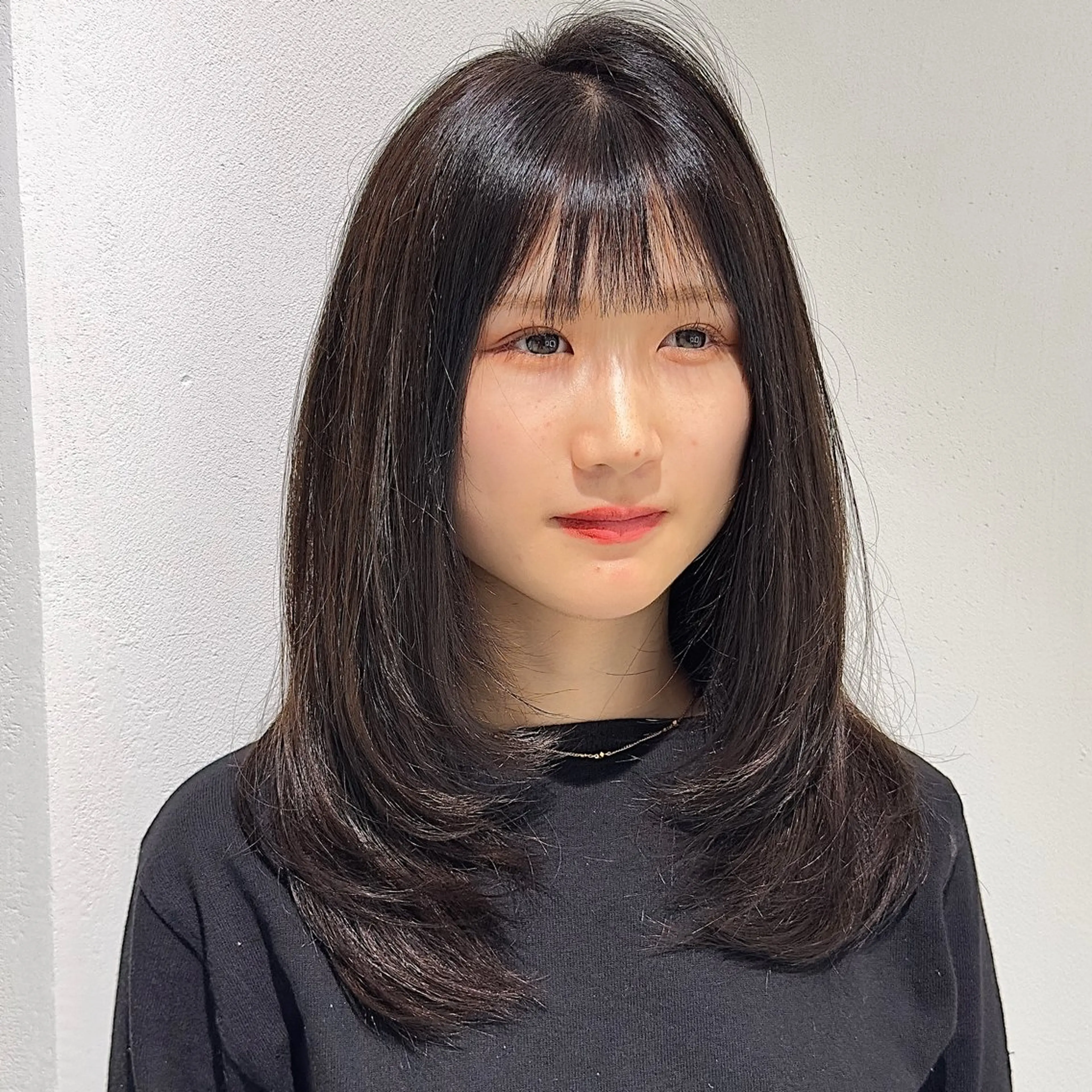 セミロング カラー 透明感カラー グレージュ レイヤーカット レイヤー/グレージュ メンズパーマのヘアスタイル