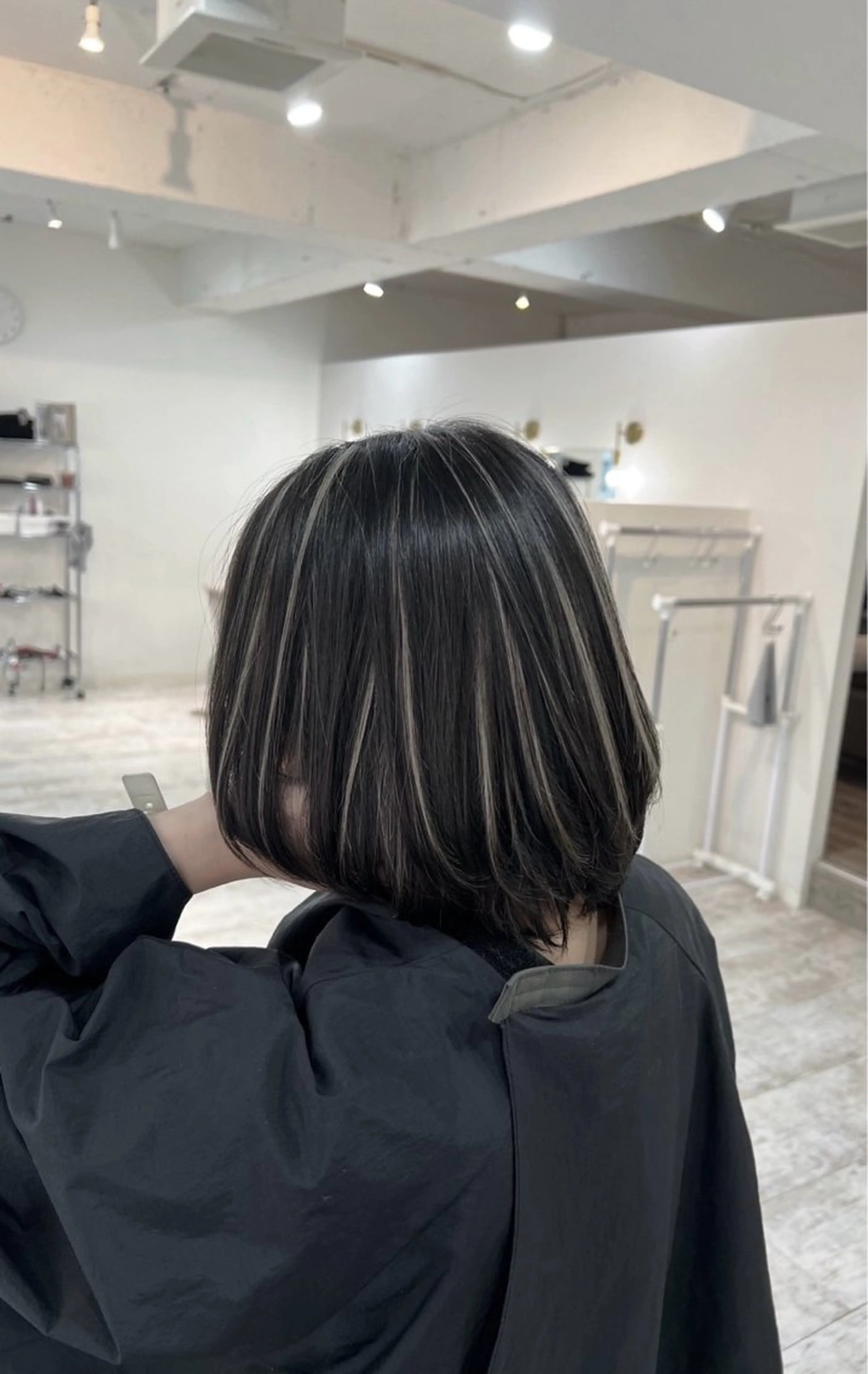 ショート カラー ダークグレー ダークグレージュ グレージュ ハイライトカラー ハイライト カット ヘアカラー トリートメント ROBIN所属・指名数No.1 /NAOYAのヘアスタイル