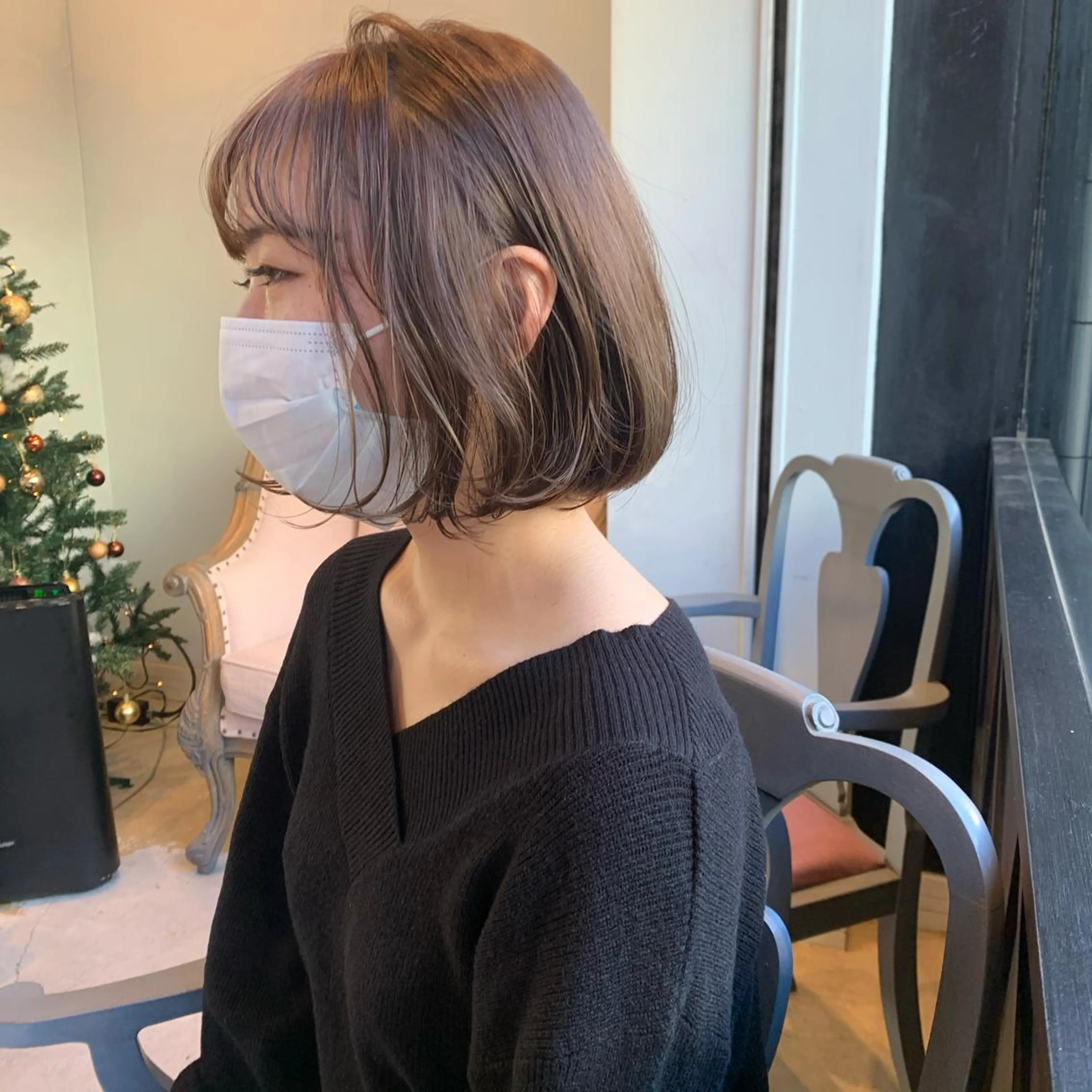 ショート カラー SAKINO． ベージュカラーのヘアスタイル