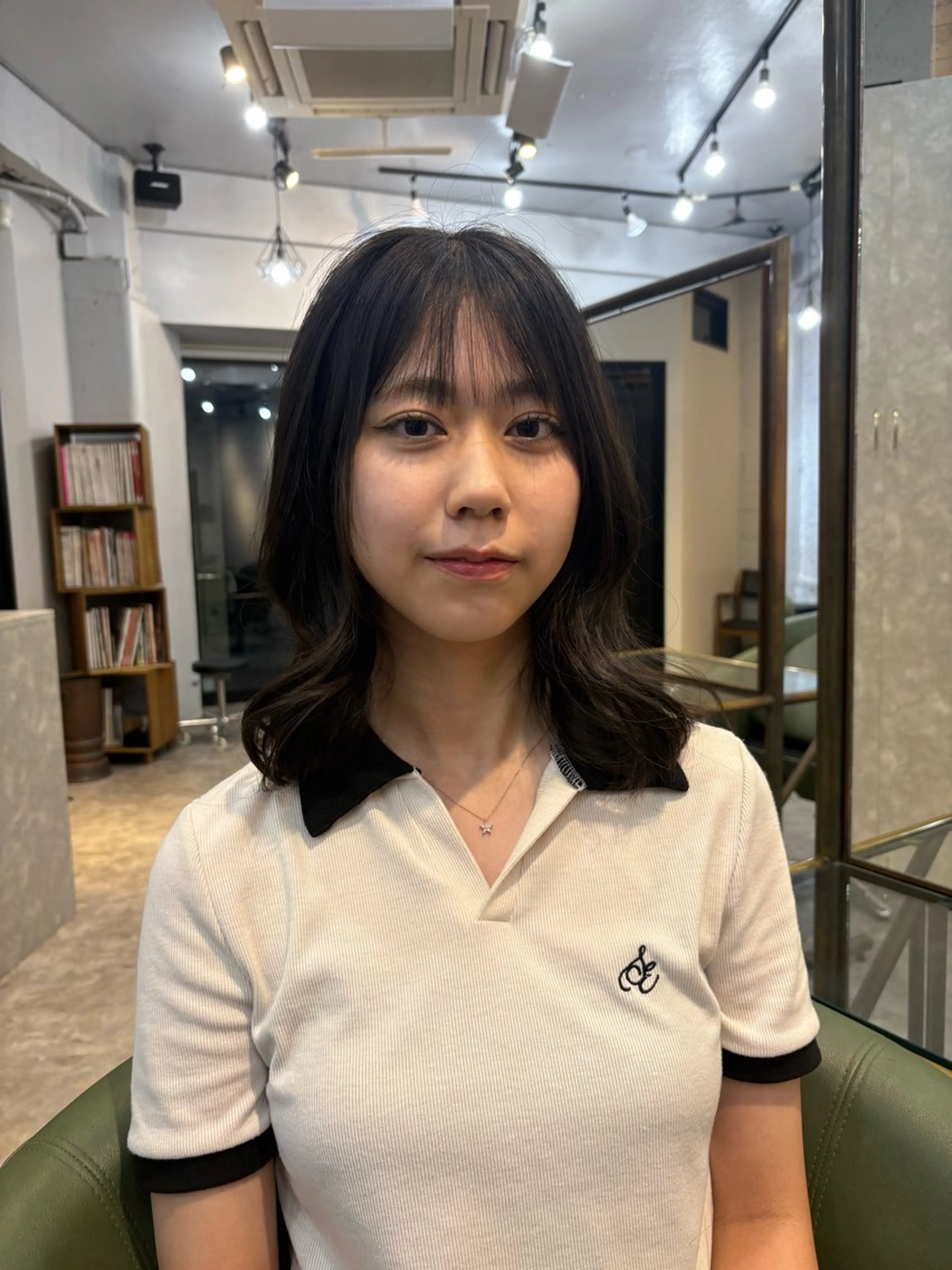 ミディアム MERRY チネンヨシトのヘアスタイル