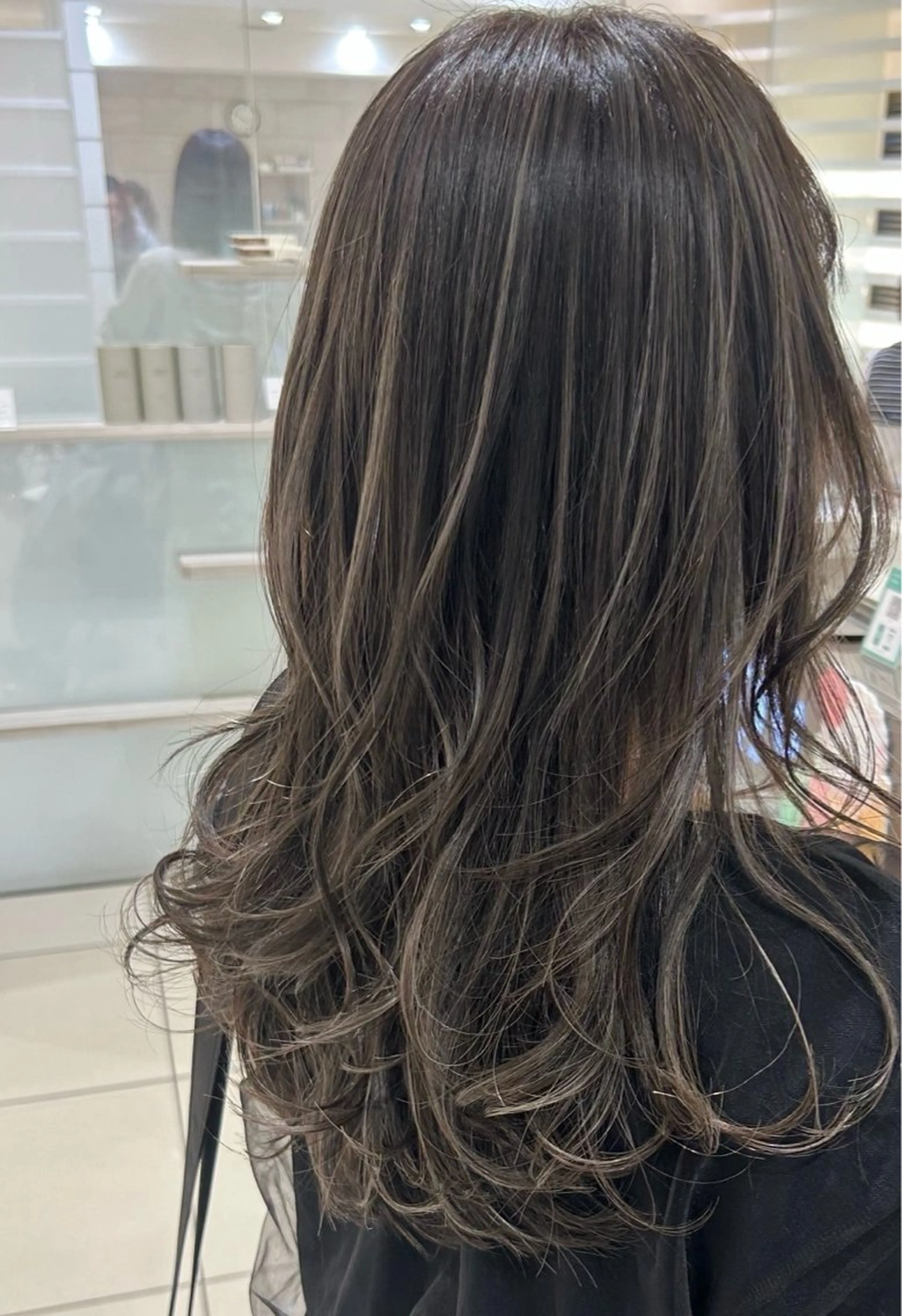 セミロング カラー ハイライトカラー ハイライト ヘアカラー 🤍ハイライト/ レイヤー/銀座🤍のヘアスタイル