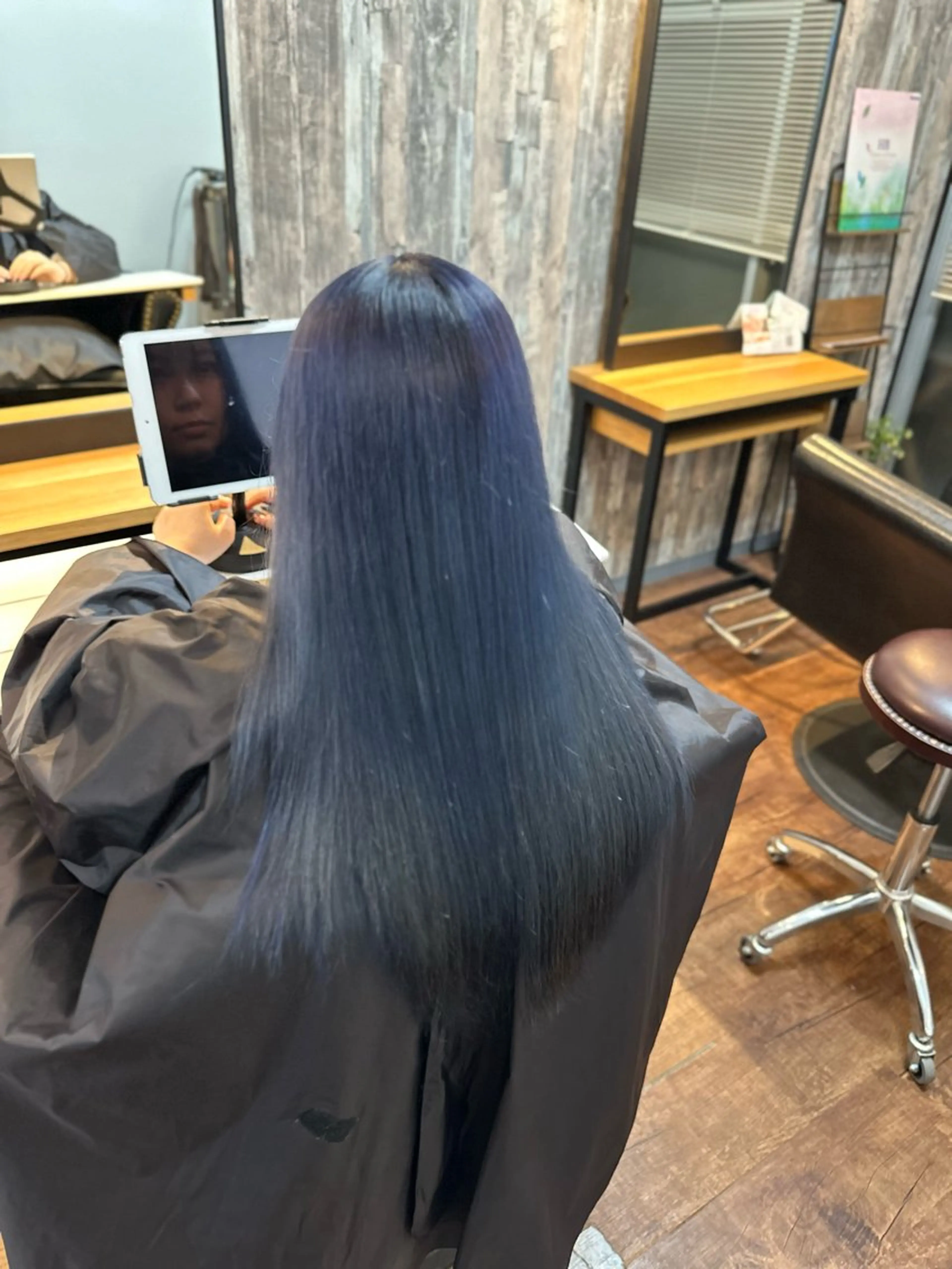 ロング カラー ネイビーカラー カット ヘアカラー トリートメント Luzir⭐︎ GEN⭐︎のヘアスタイル