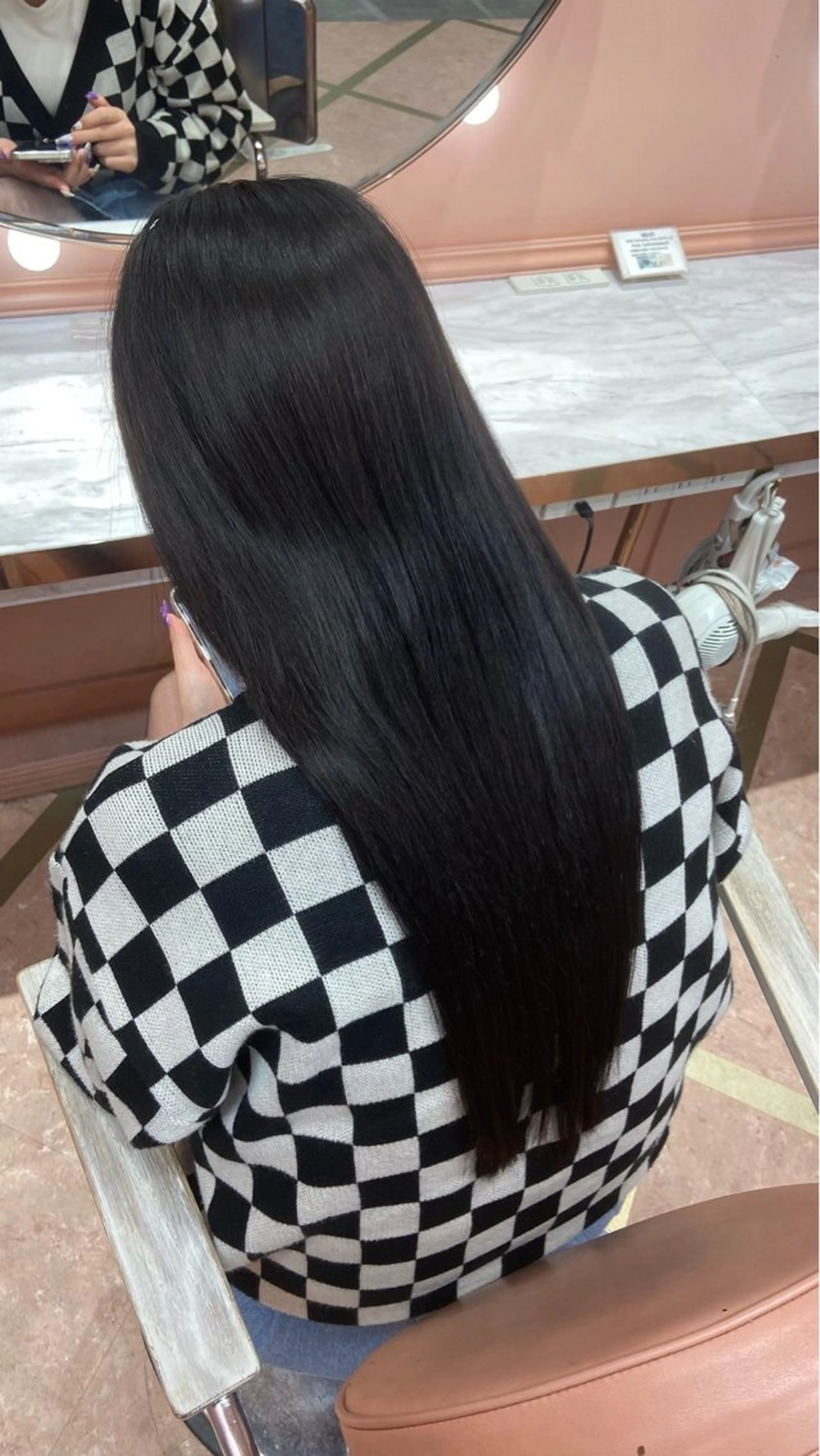 ロング エクステ 🇰🇷韓国風ハイ トーンKANA🖤のヘアスタイル