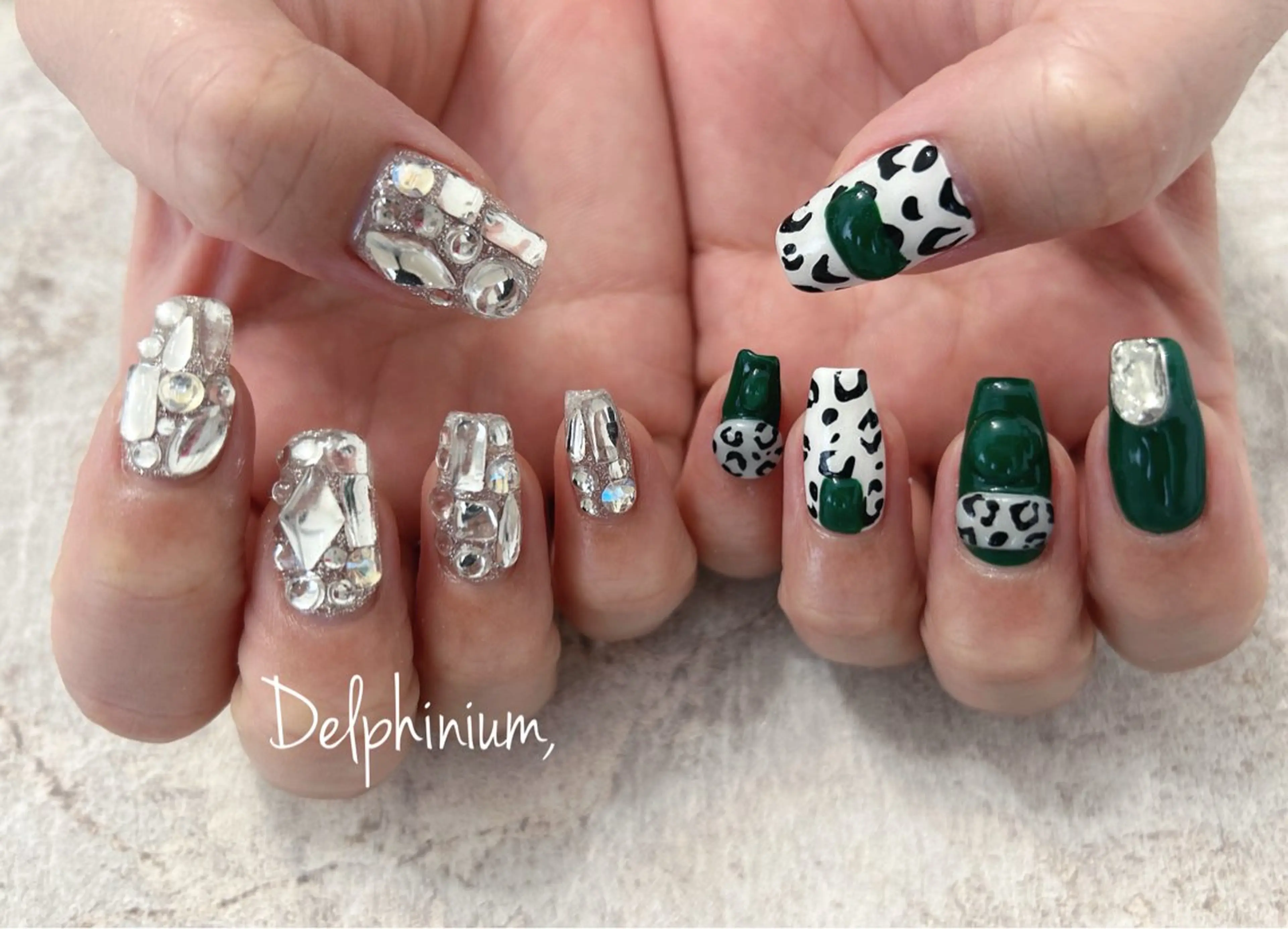 ネイル アニマル柄 ハンドネイル 岡本 友恵のネイルデザイン