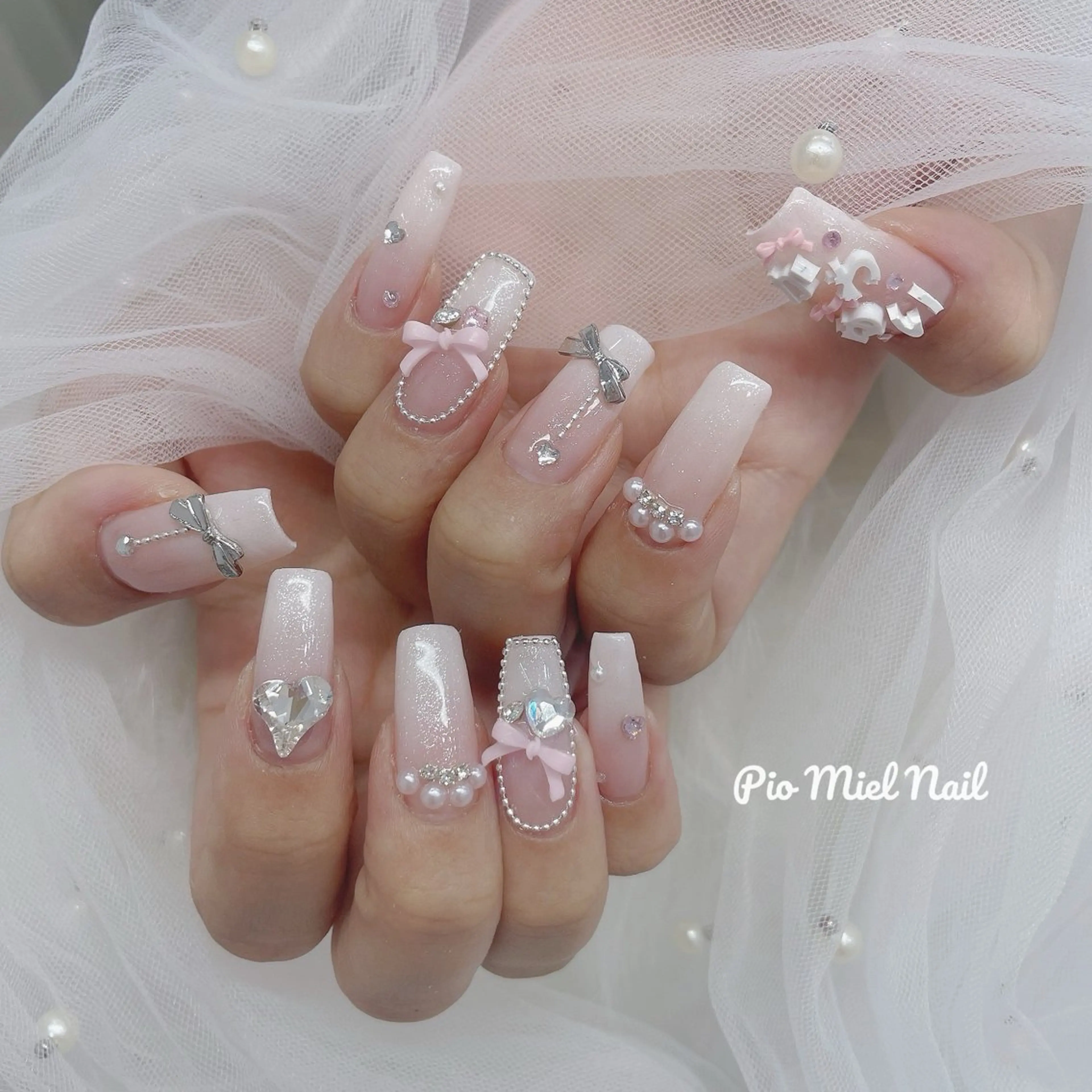 ミディアム 韓国風ヘア momo 長さだしのネイルデザイン