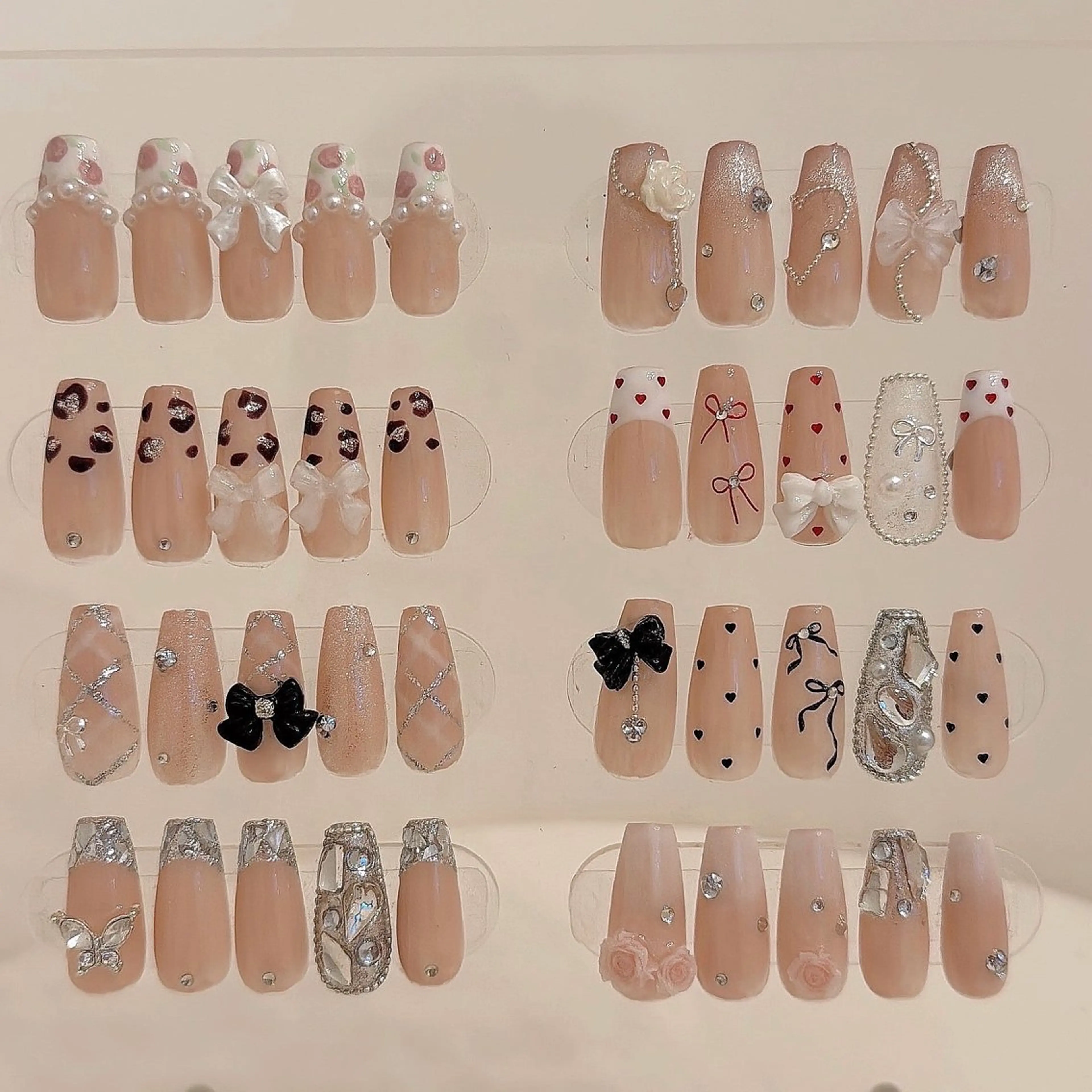 ネイル シュシュ 🎀 girly nailのネイルデザイン