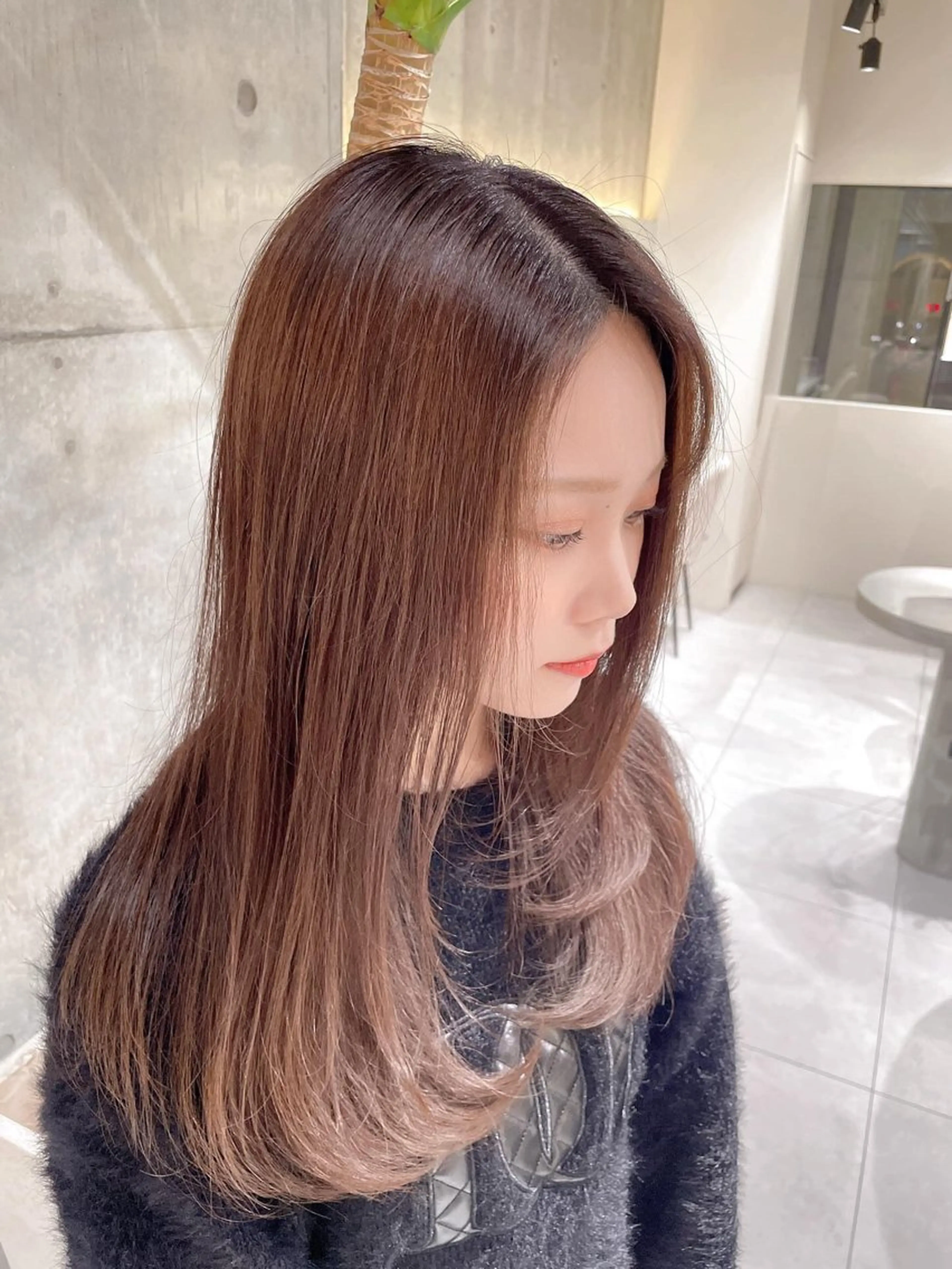 セミロング カット トリートメント shion 透明感カラーのヘアスタイル