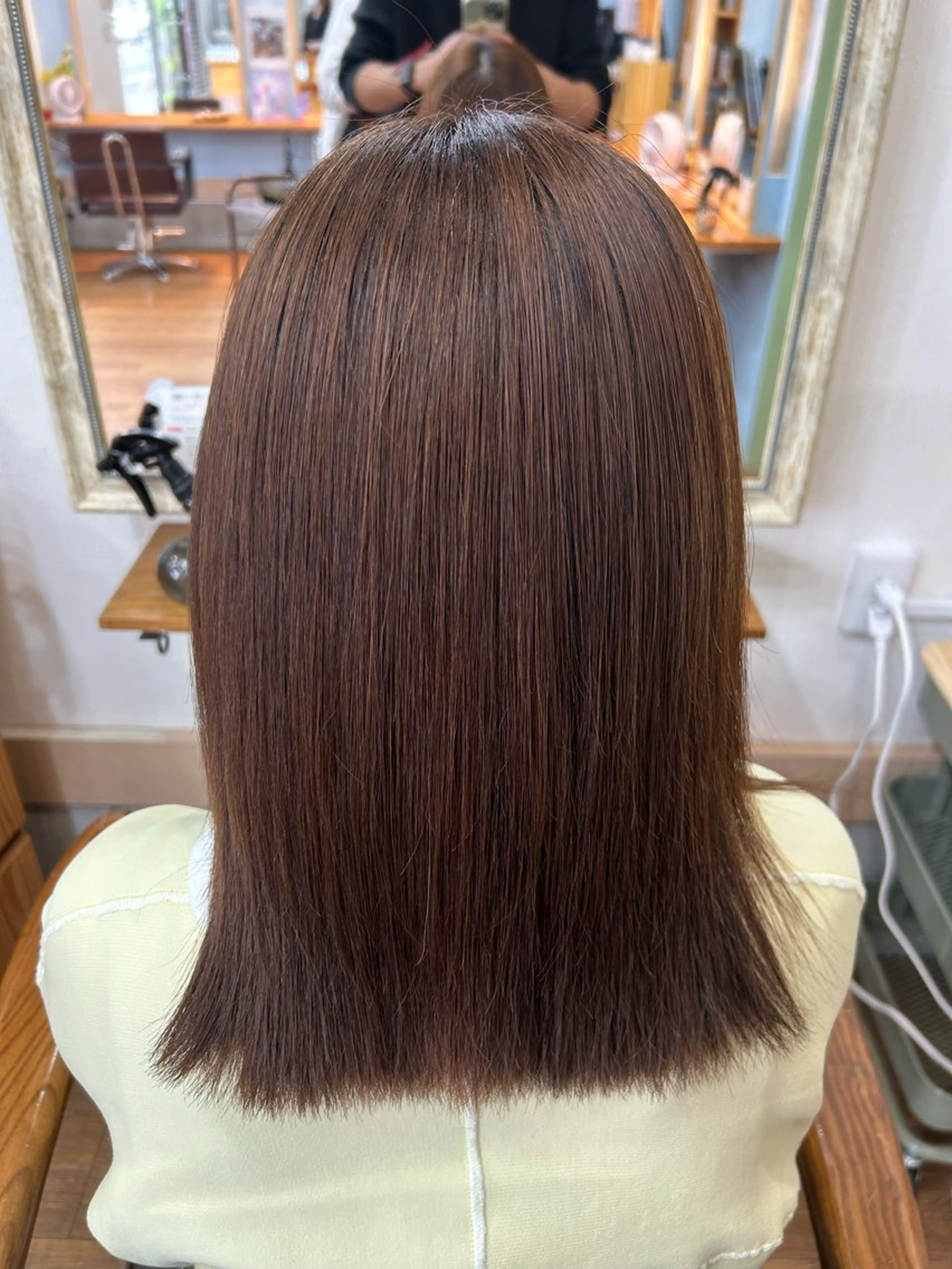 セミロング カラー 大島 溜冬のヘアスタイル