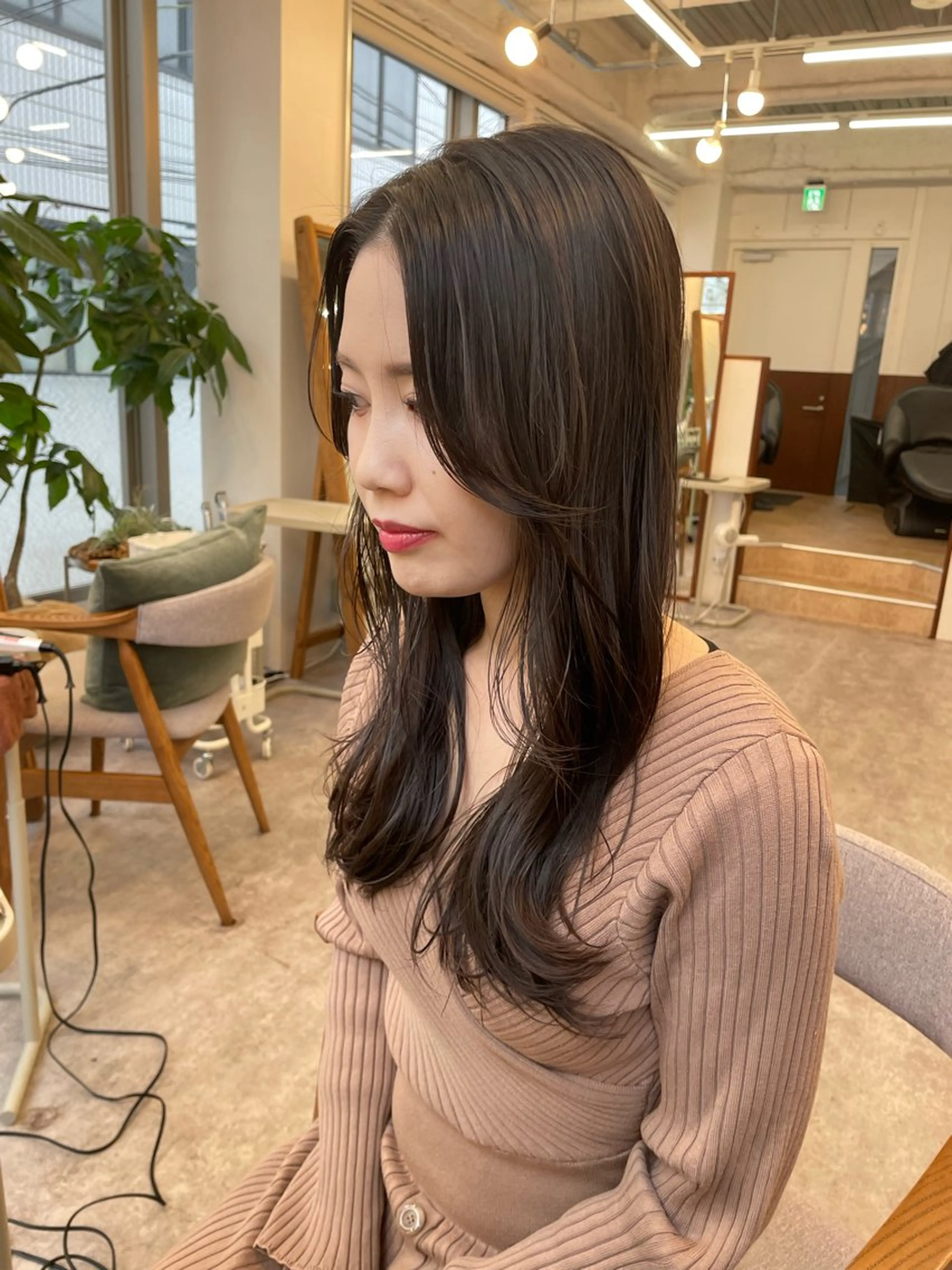 ロング 顔まわりレイヤー 透明感カラー🩵🩵のヘアスタイル