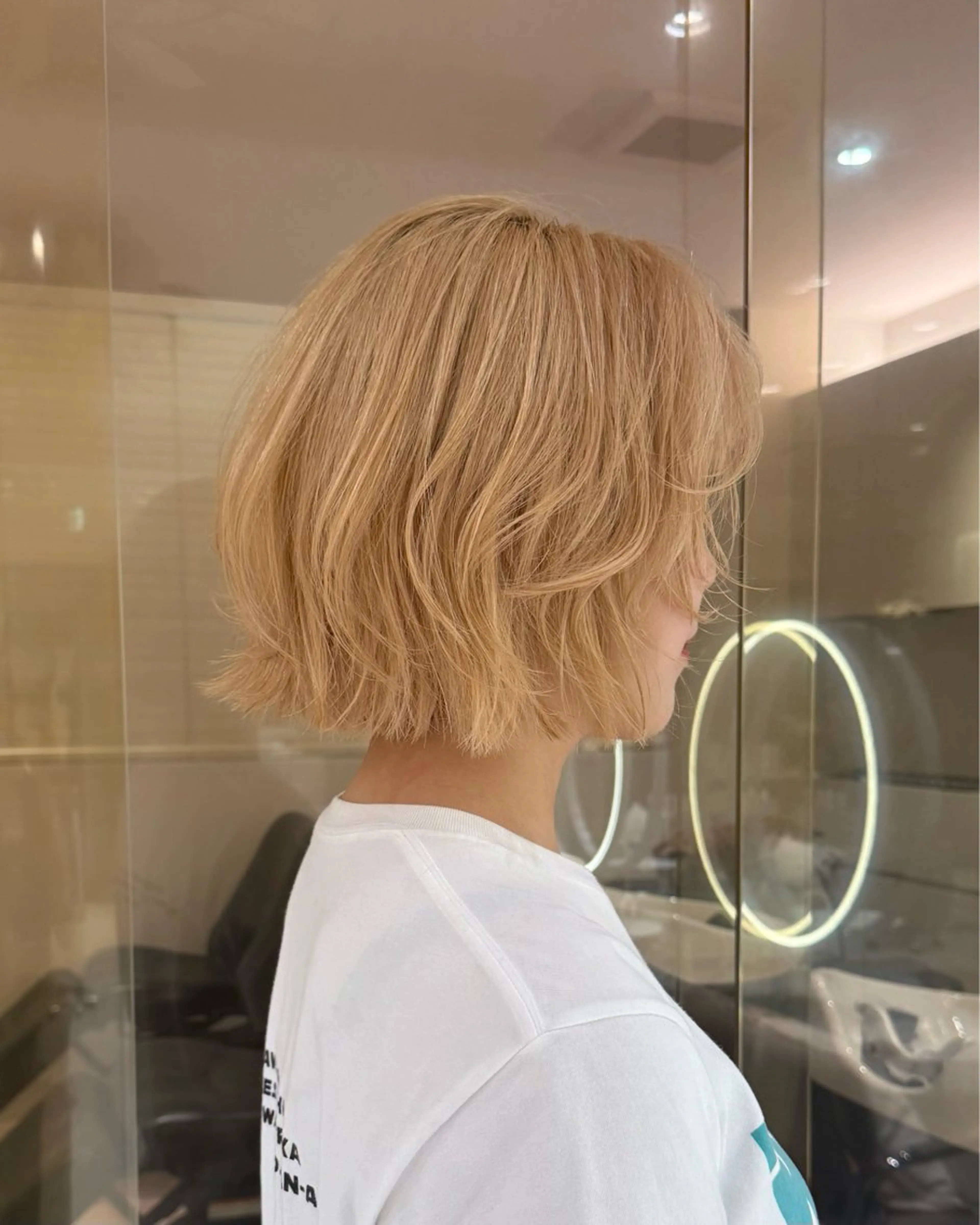 ショート カラー Akari暖色カラー /レイヤーカットのヘアスタイル
