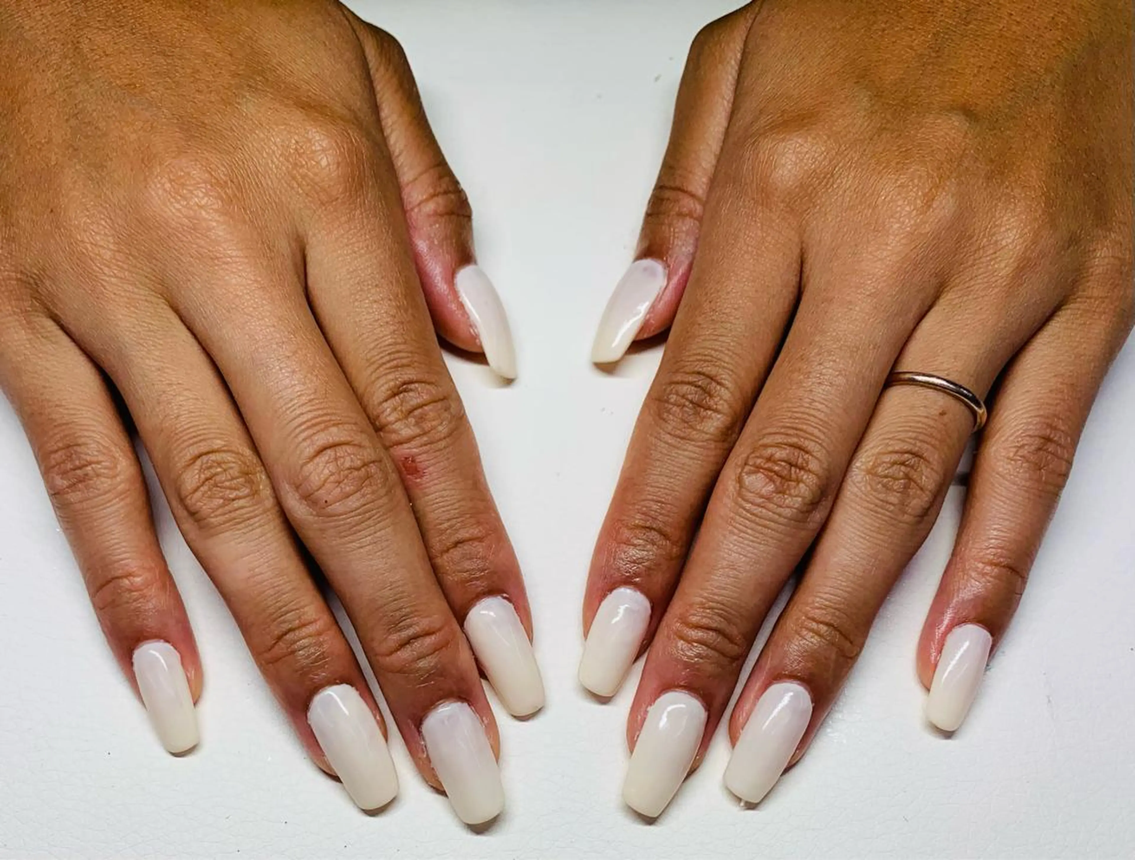 ネイル 長さ出し ジェルネイル ハンドネイル Mule Beauty Salon所属・ミュール ビューティーサロンのネイルデザイン