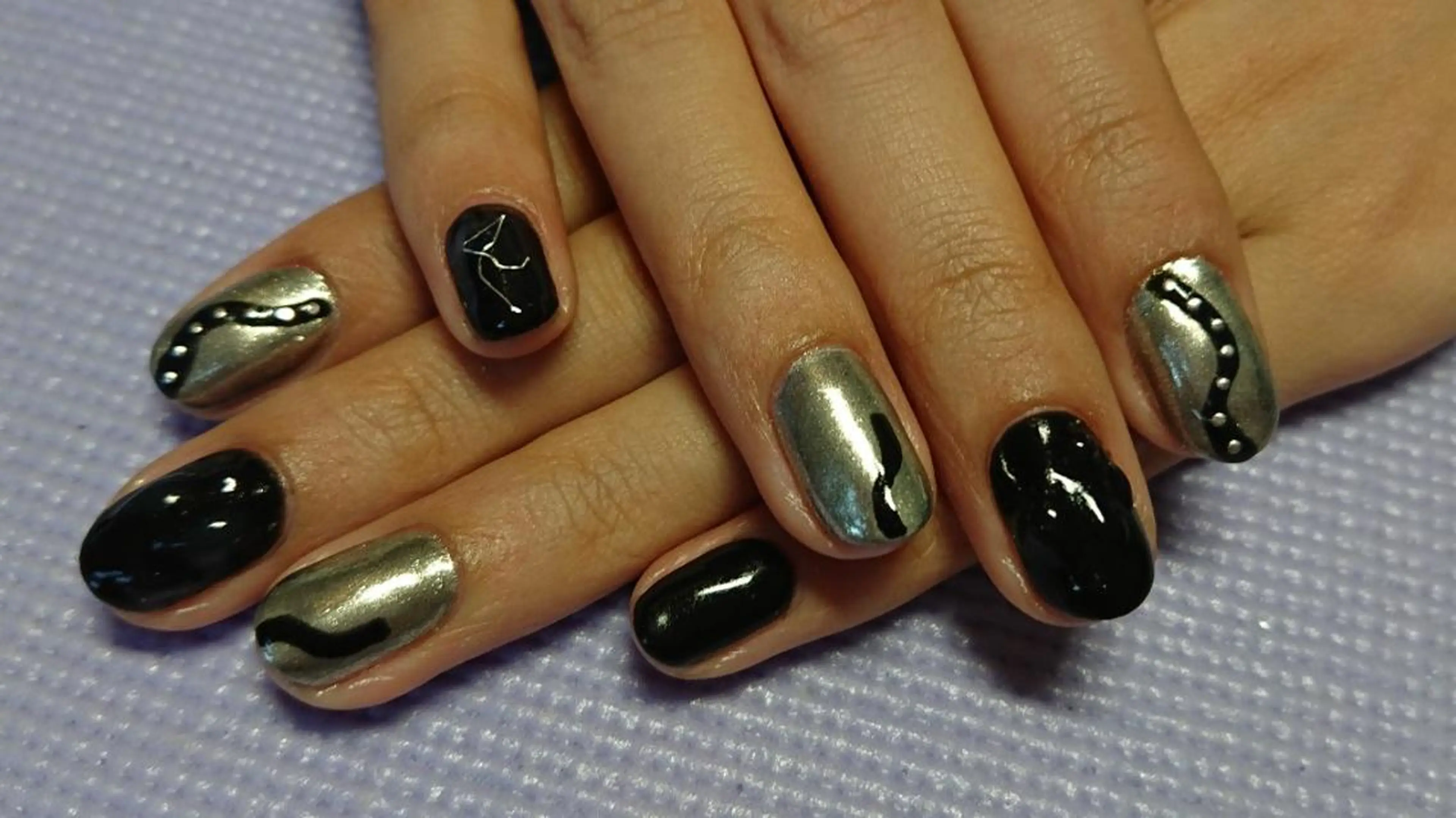 ネイル 持ち込み ニュアンスネイル シルバー 平野 亜季のネイルデザイン