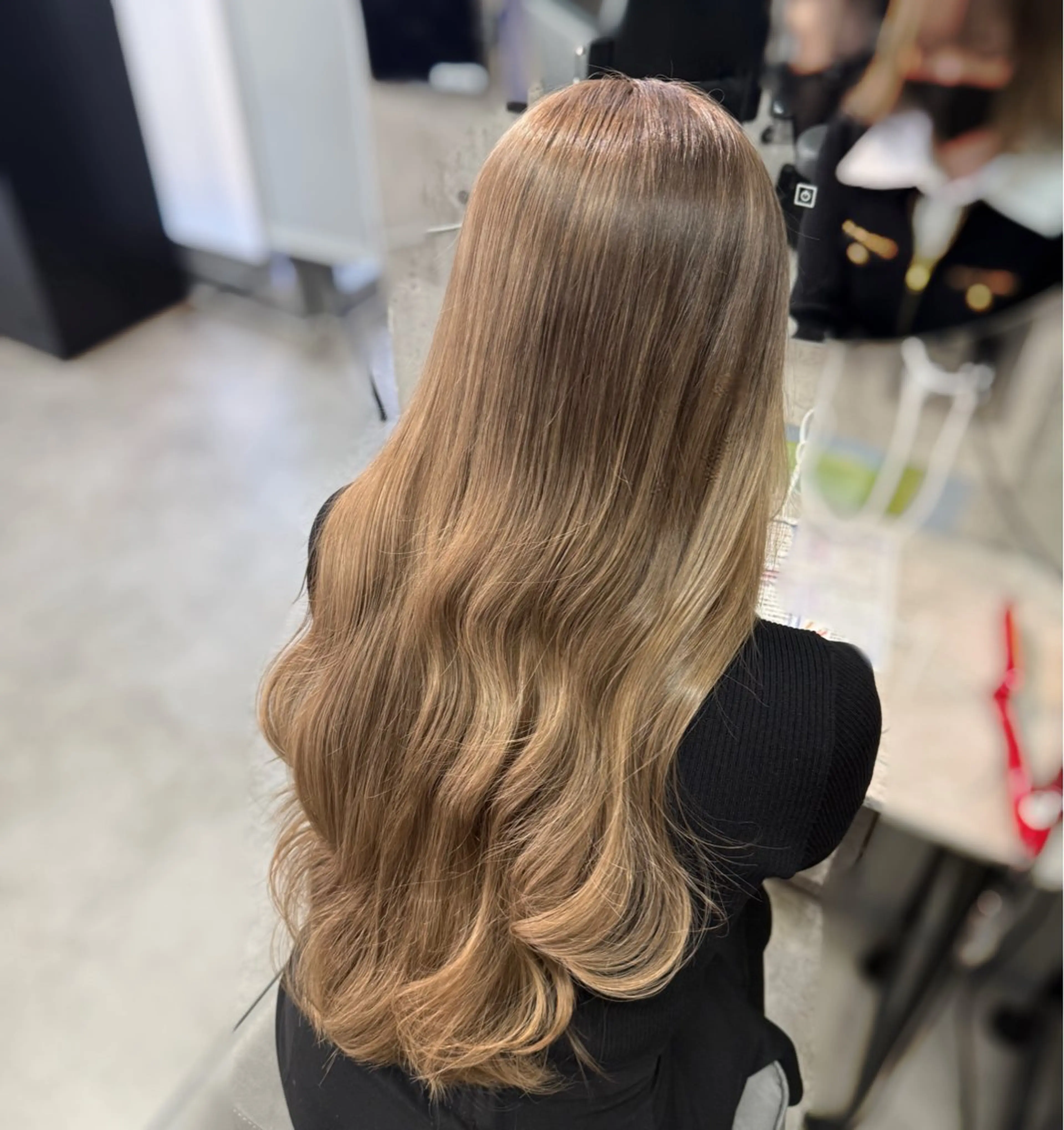ロング カラー ヘアアレンジ ベージュカラー グレージュ ハイトーンカラー ミルクティーベージュ 顔周りカット カット ヘアカラー トリートメント 渋谷/韓国レイヤー/ シールエクステ ななのヘアスタイル