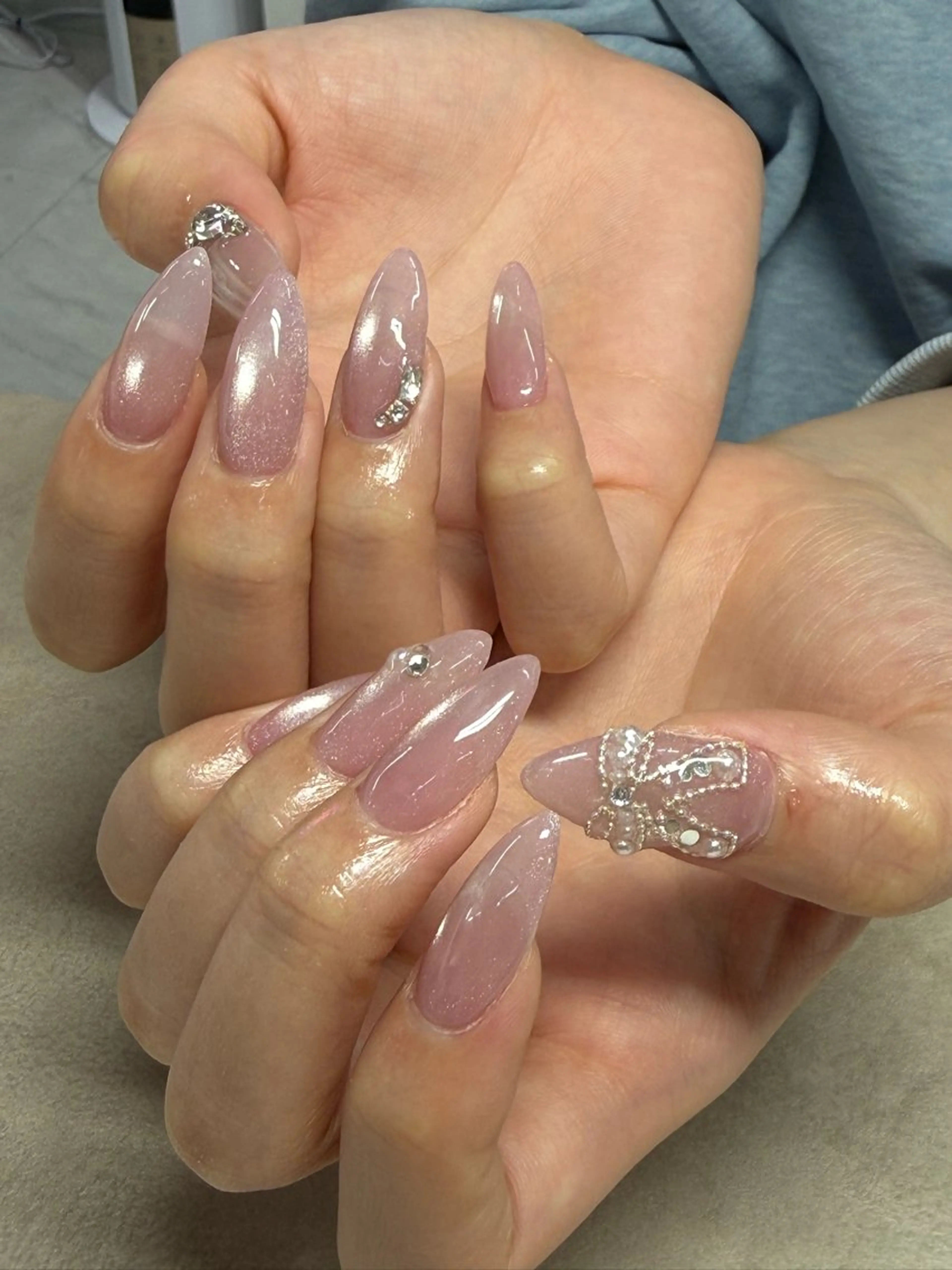 ネイル リボン ハンドネイル WOLTOKYO渋谷 yunaのネイルデザイン