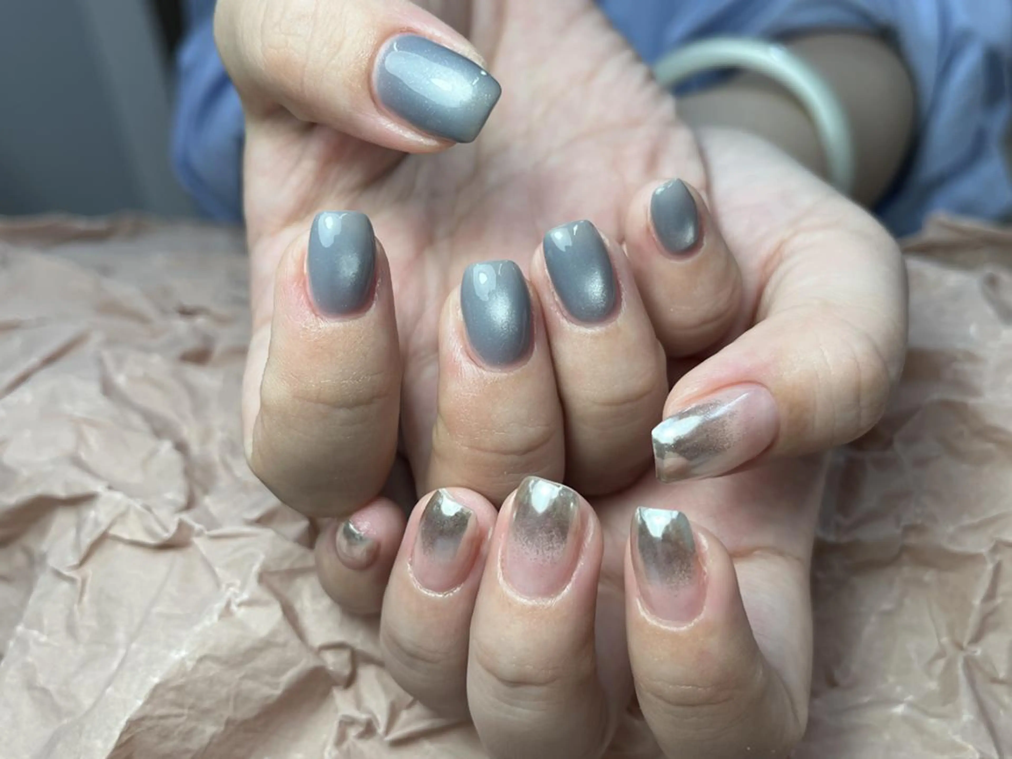 ネイル アートネイル ブルー ミラーネイル シンプルネイル ハンドネイル ToliyDeliy Nail Salonのネイルデザイン