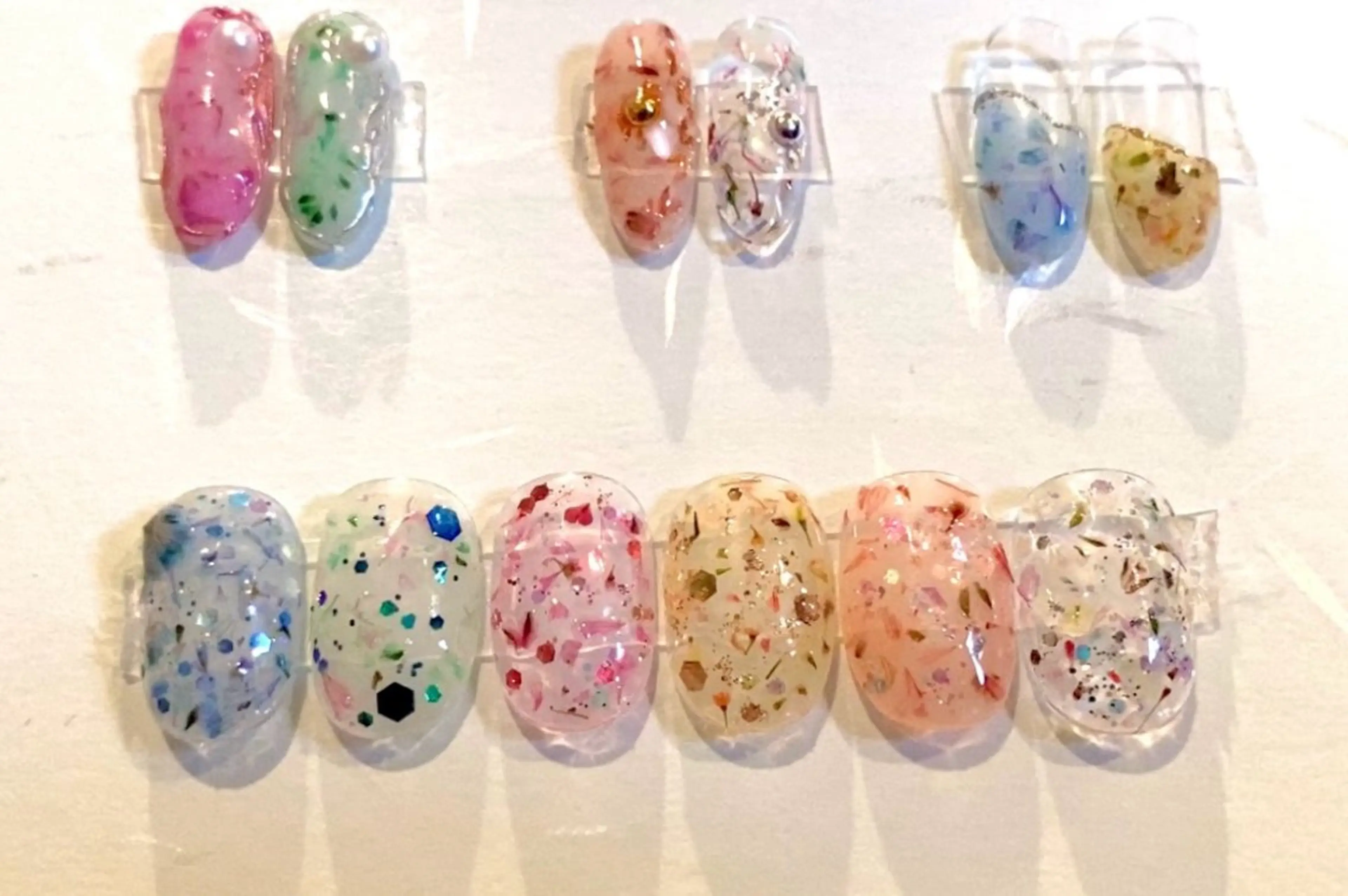 ネイル アートネイル フラワーネイル ホログラムネイル キラキラネイル ニュアンスネイル ハンドネイル ハンドケア Art Hanabi所属・Art Hanabi ミリのネイルデザイン