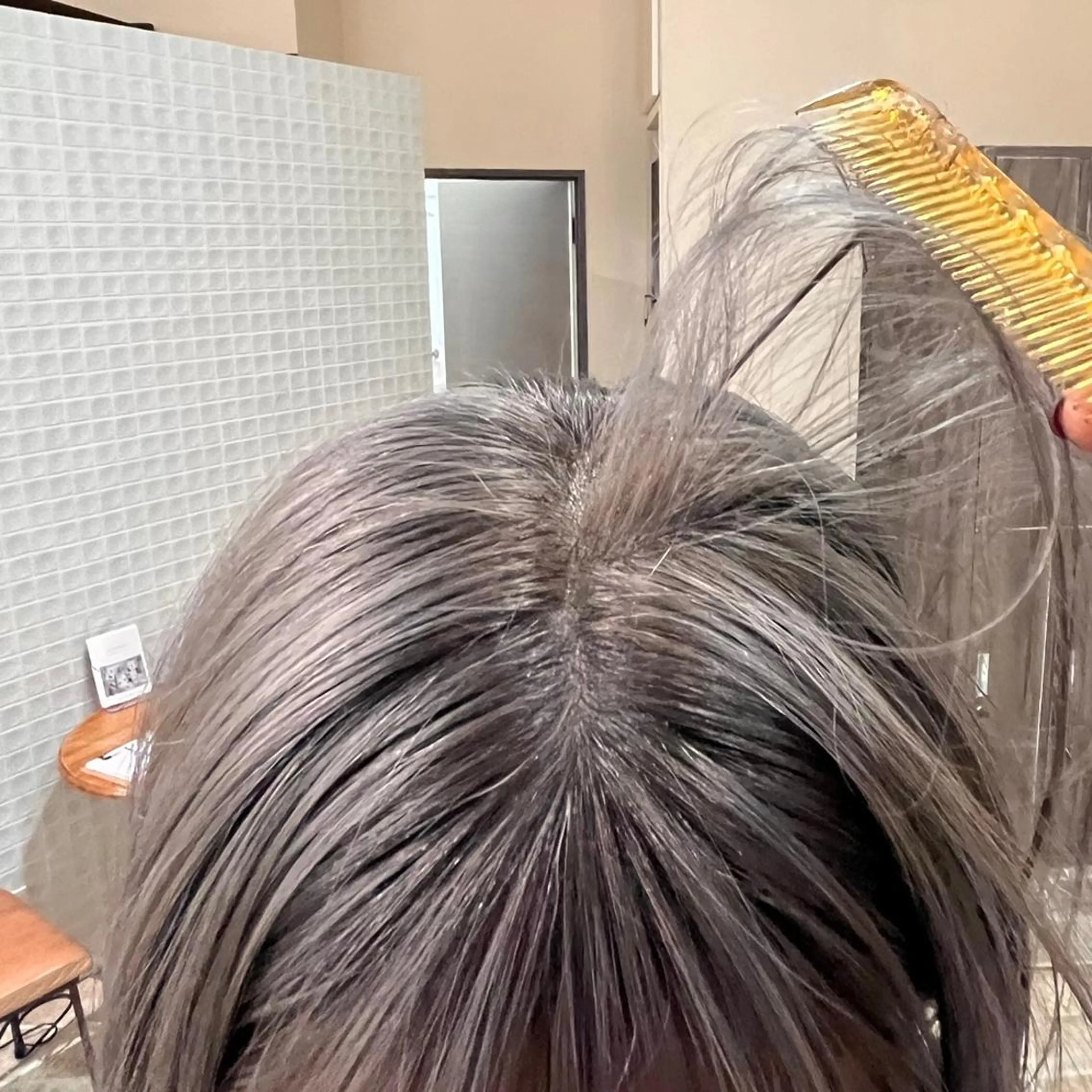 カラー アッシュ シルバー シルバーアッシュ 中村 友香のヘアスタイル