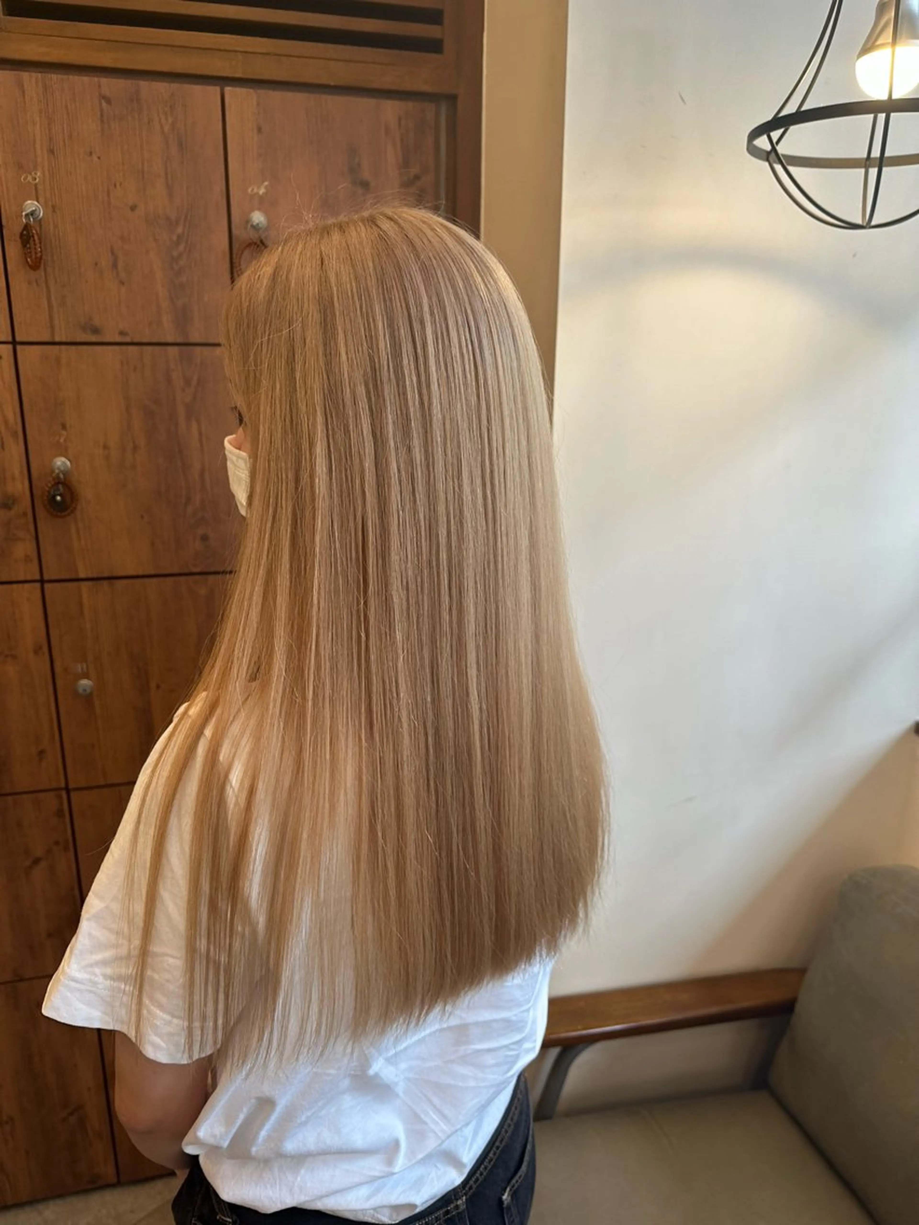 ロング ハイトーン/デザイン KURUMIのヘアスタイル