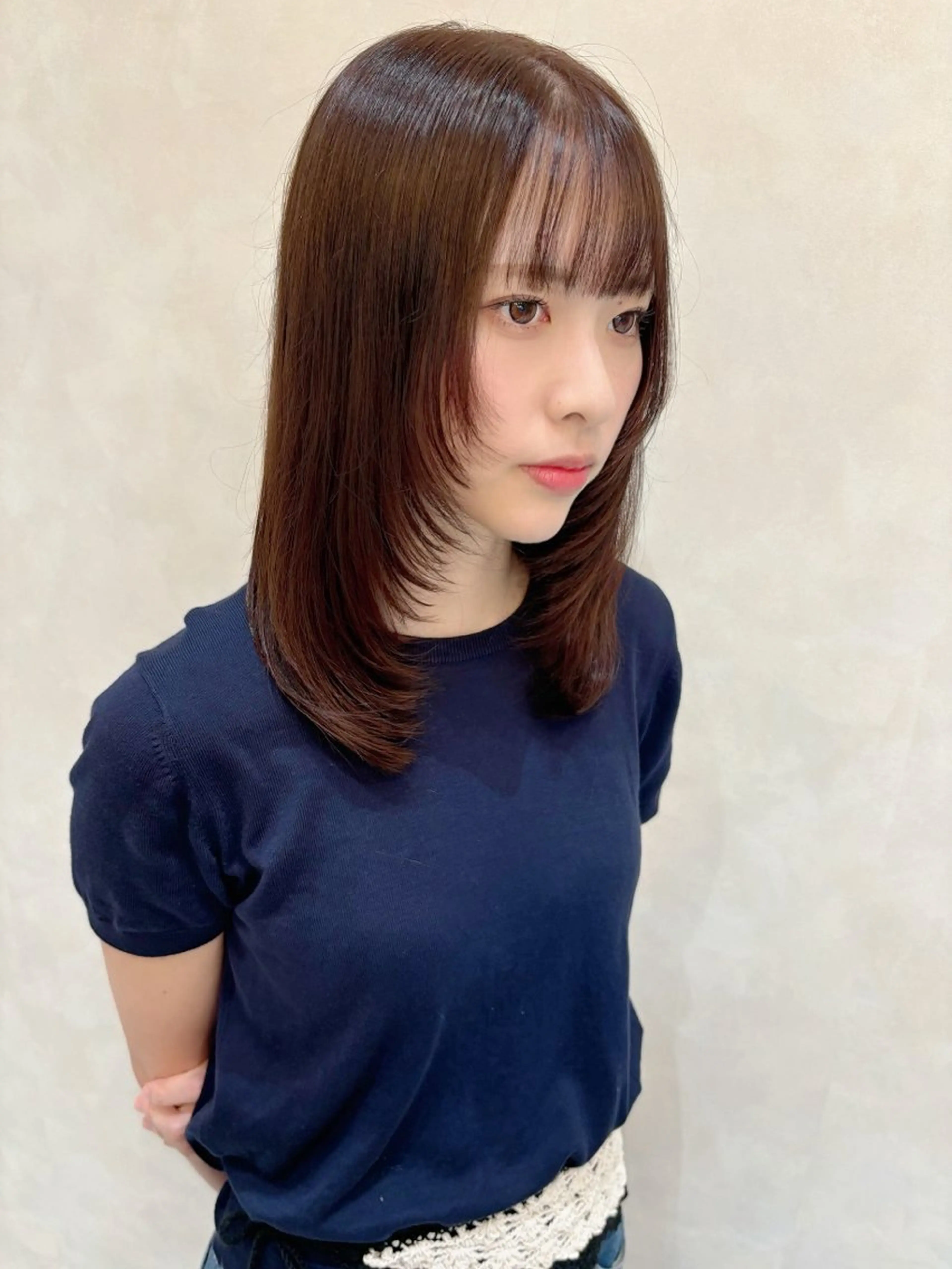 セミロング 顔まわりレイヤー レイヤーカット 大西 暦のヘアスタイル