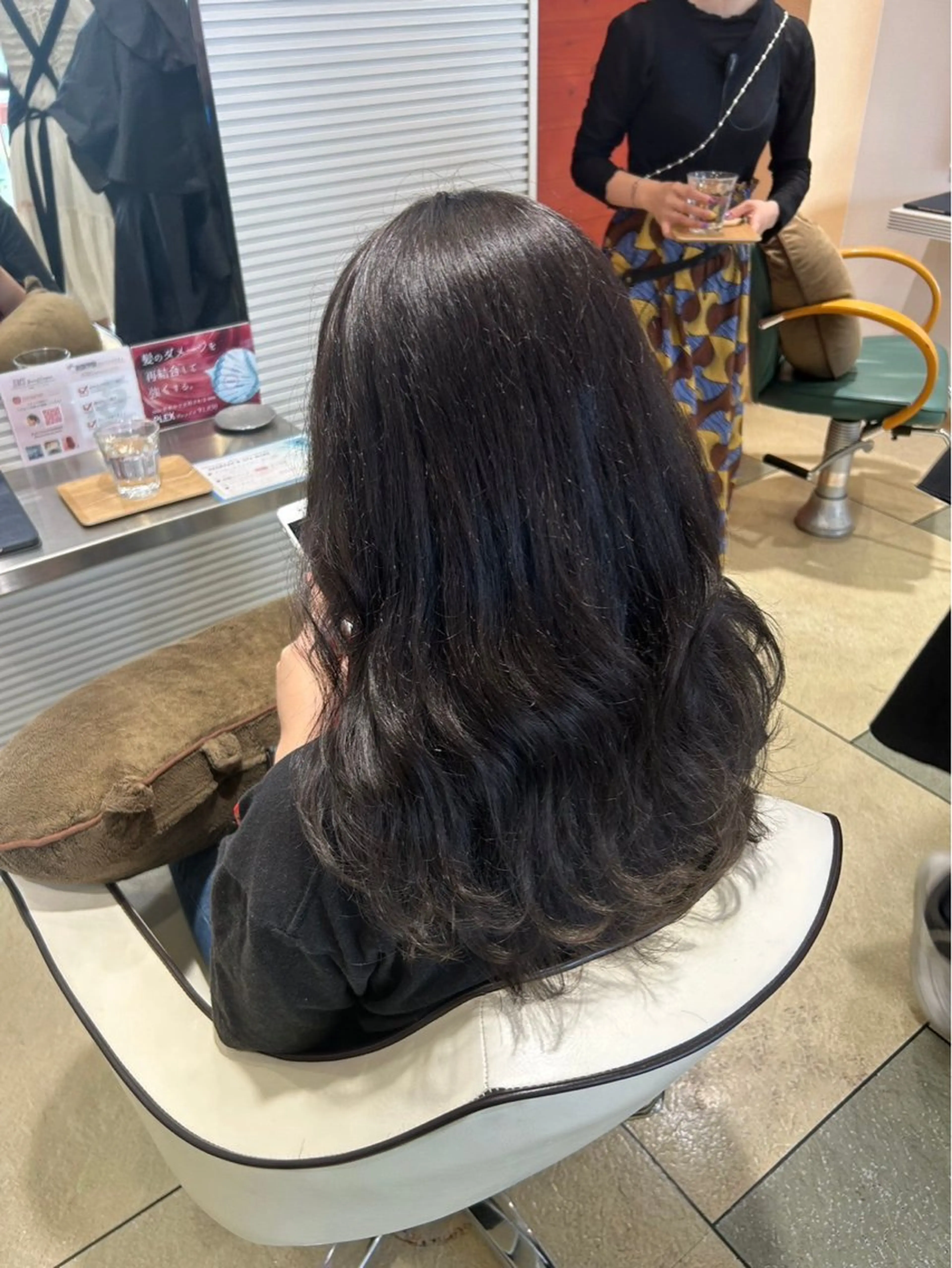 ロング カラー momb 折戸結菜のヘアスタイル
