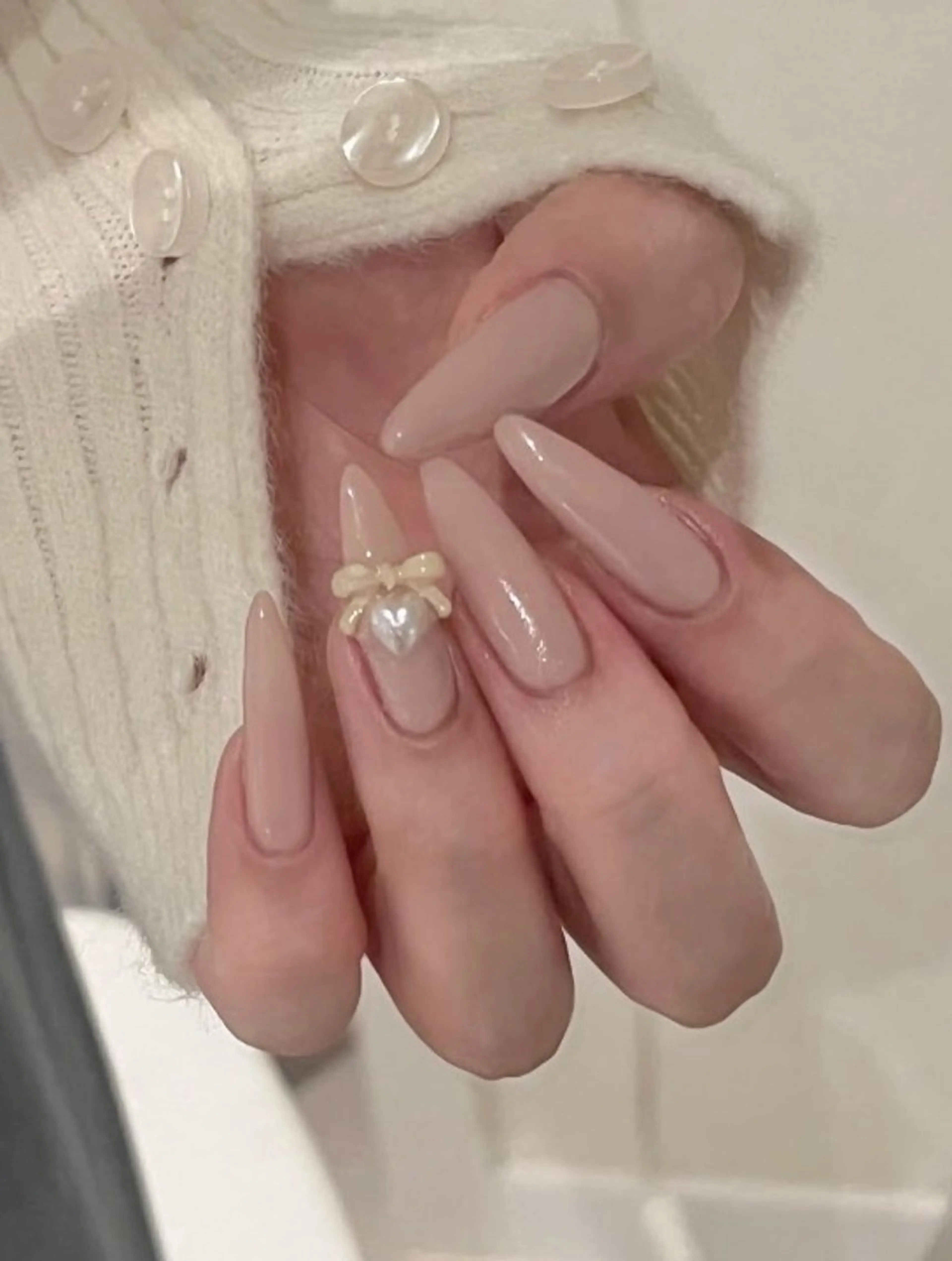 カラー グラデーションカラー ピンクカラー ハンドネイル AIN Nailのネイルデザイン