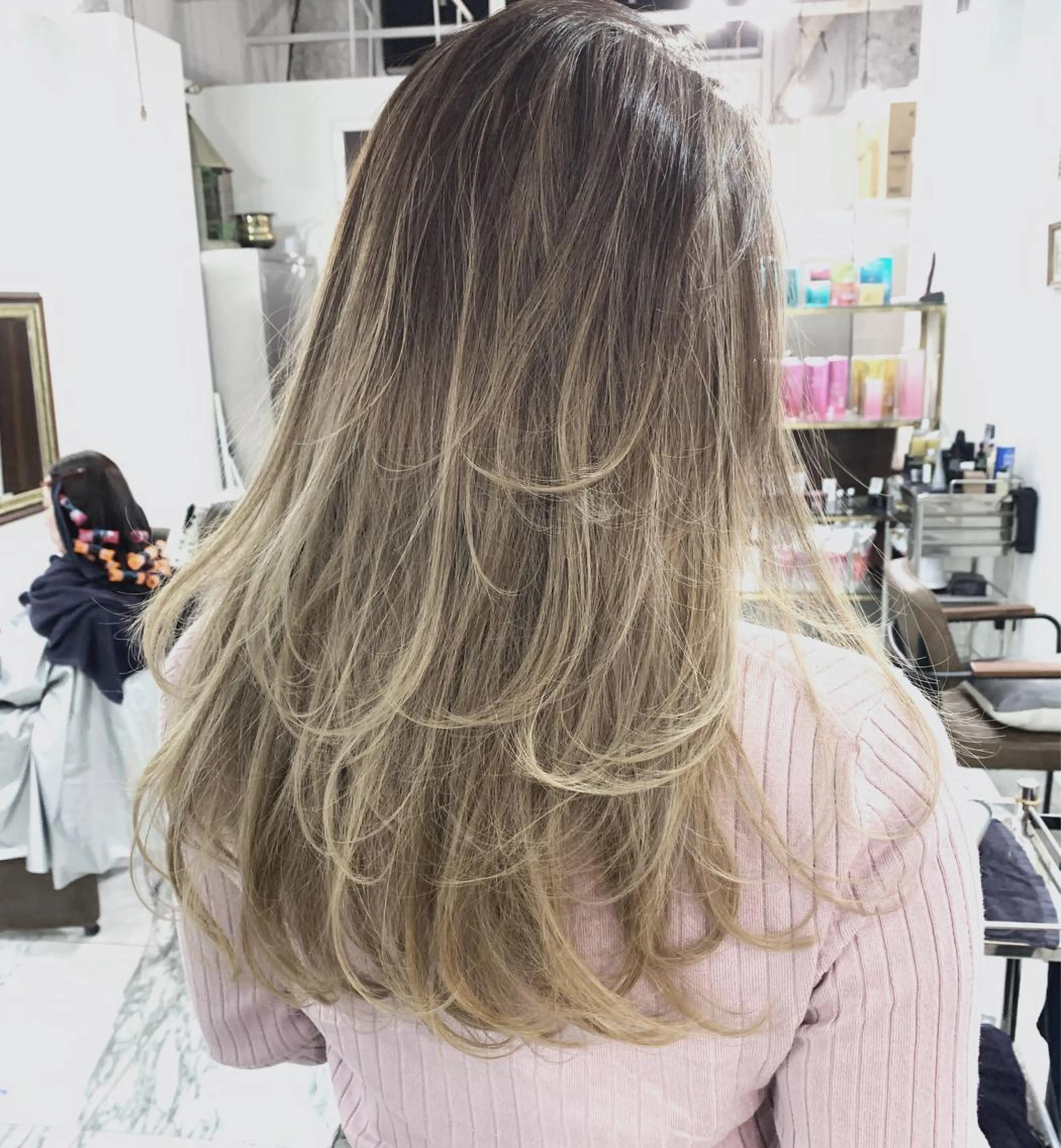 ロング カラー レイヤーカット エクステ（レミー毛） NINEのヘアスタイル