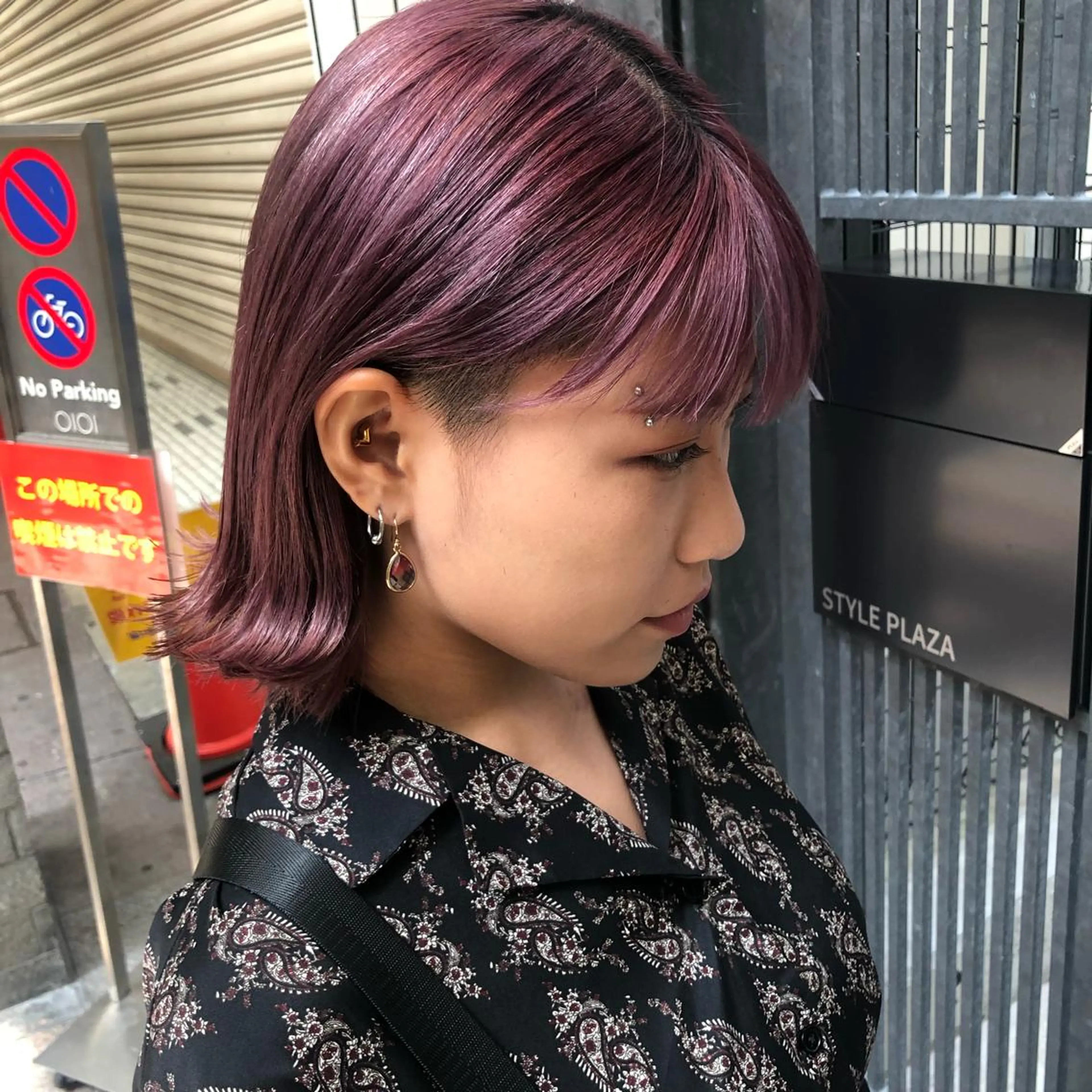 ミディアム カラー ウルフカット／吉村 桃子のヘアスタイル