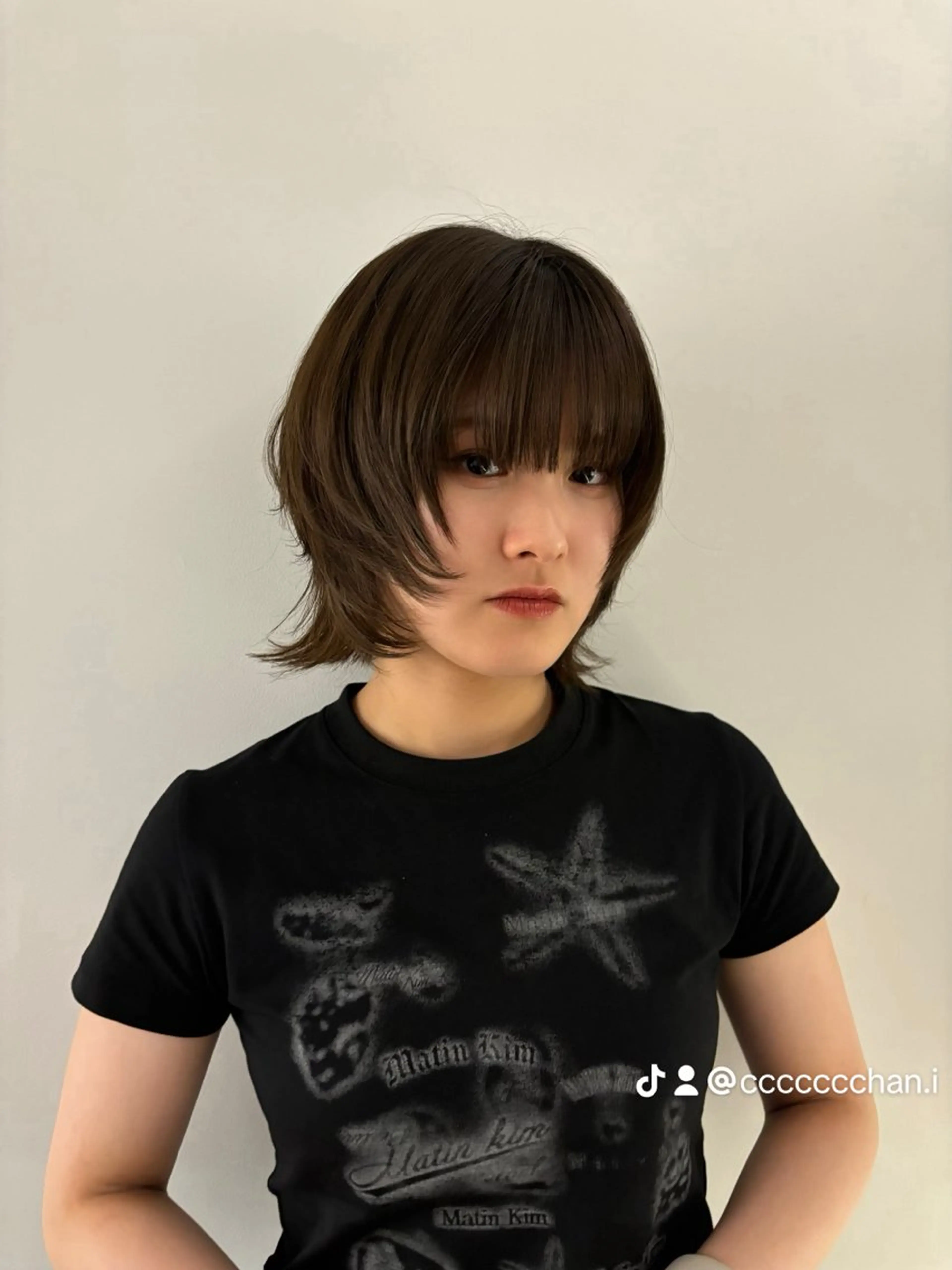 ミディアム くびれヘア 顔周りカット レイヤーカット イシカワ シオリのヘアスタイル