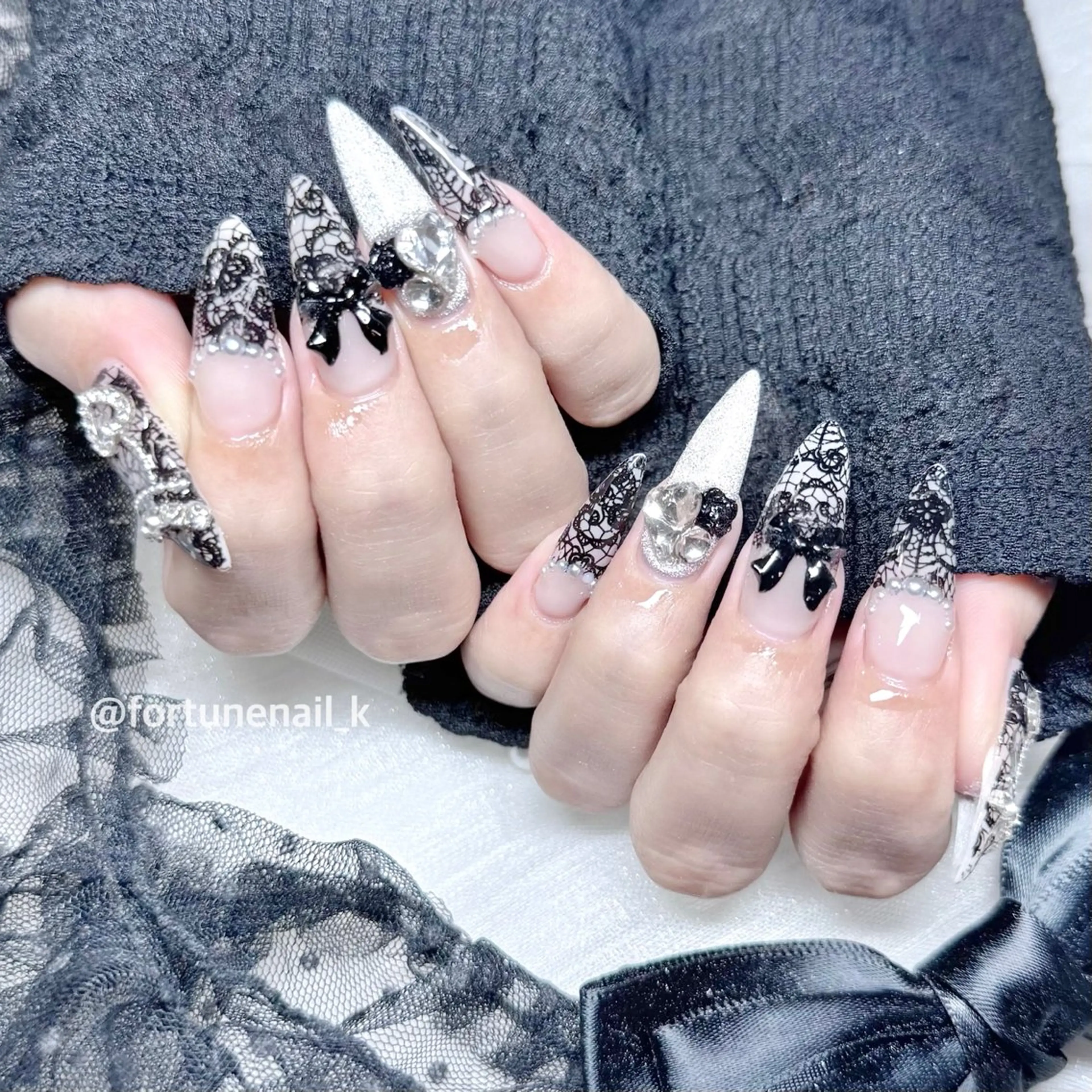 ネイル マグネットネイル ハンドネイル 🤍kanane 🤍4/16空✩.*のネイルデザイン